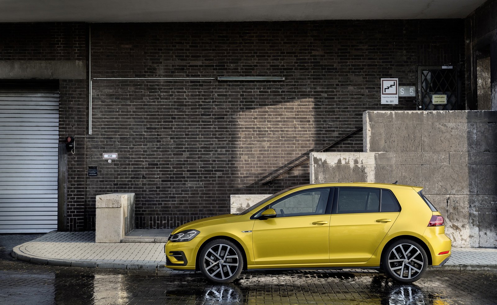 Fiancata nuova Volkswagen Golf 2017 restyling