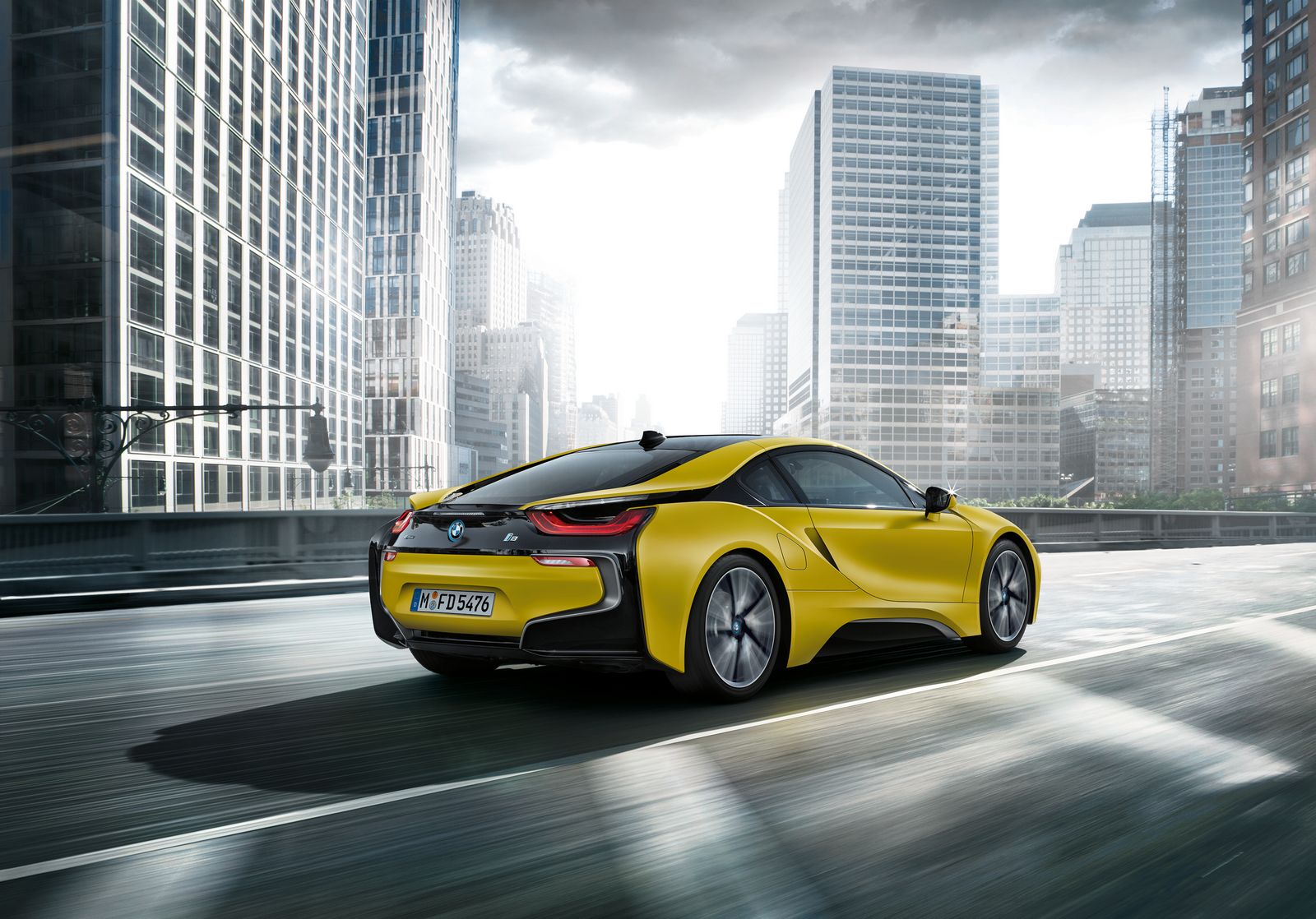 Immagini Nuova ibrida BMW i8 Protonic Frozen Yellow Edition 2017