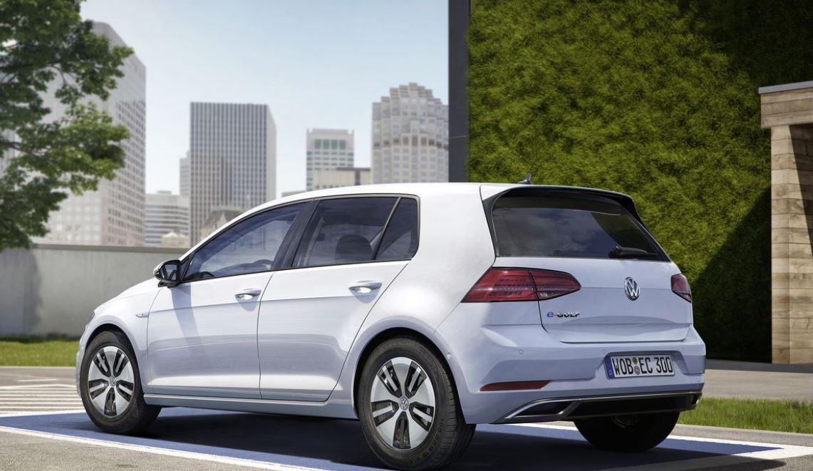 Immagini e caratteristiche nuova VW e Golf 2017