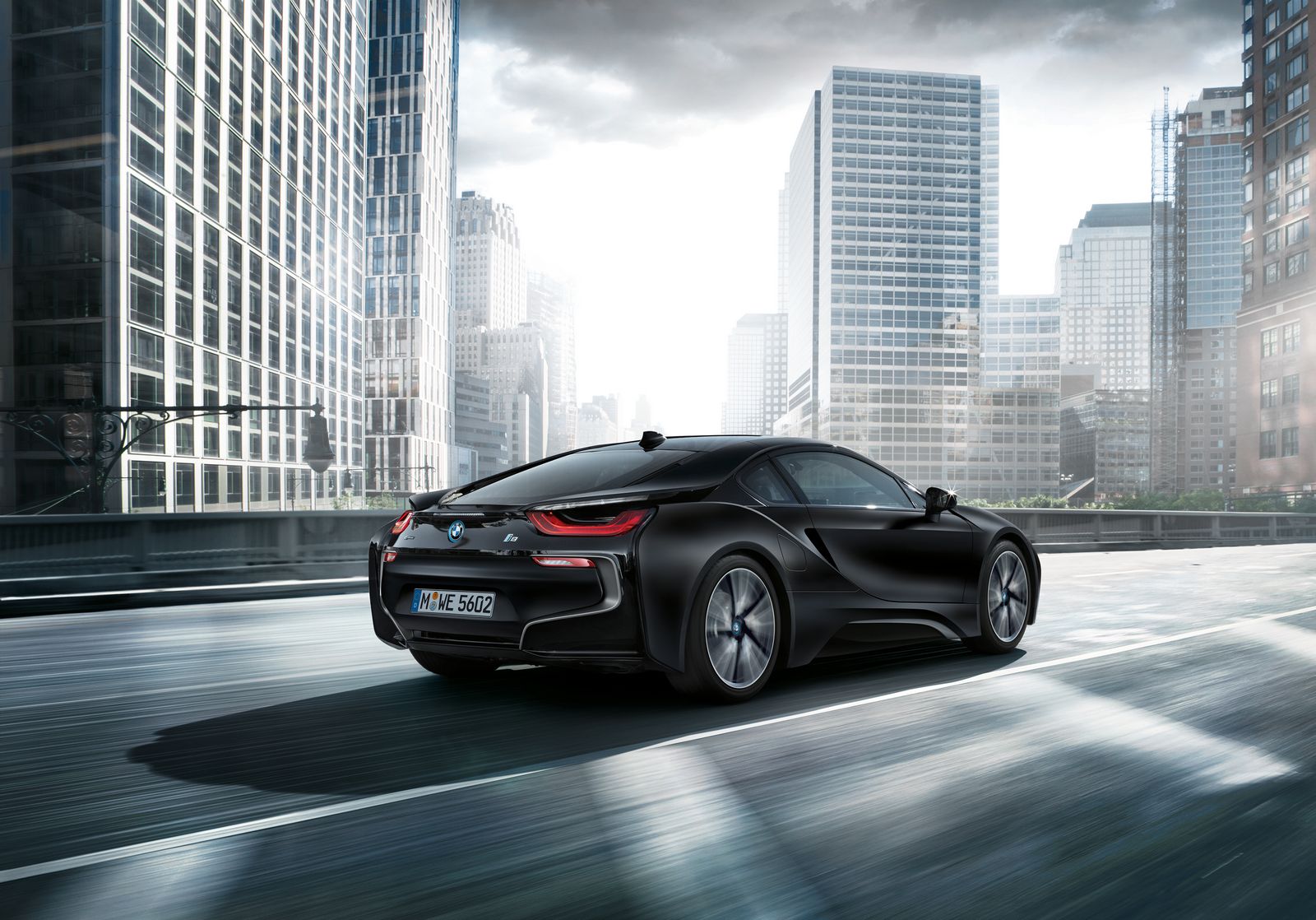 Immagini nuova BMW i8 ibrida Protonic Frozen Black Edition 2017