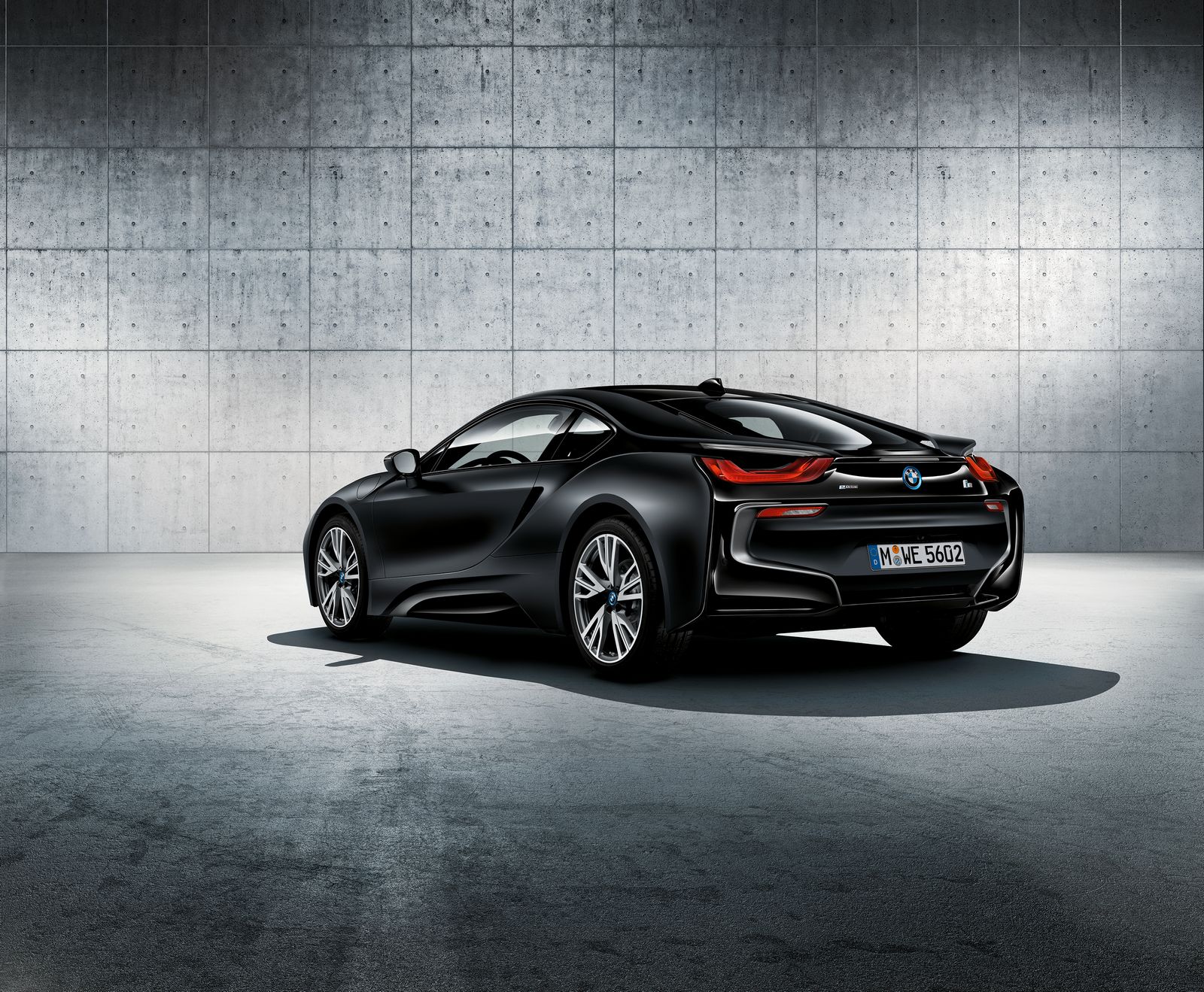 Immagini nuova BMW ibrida i8 Protonic Frozen Black Edition
