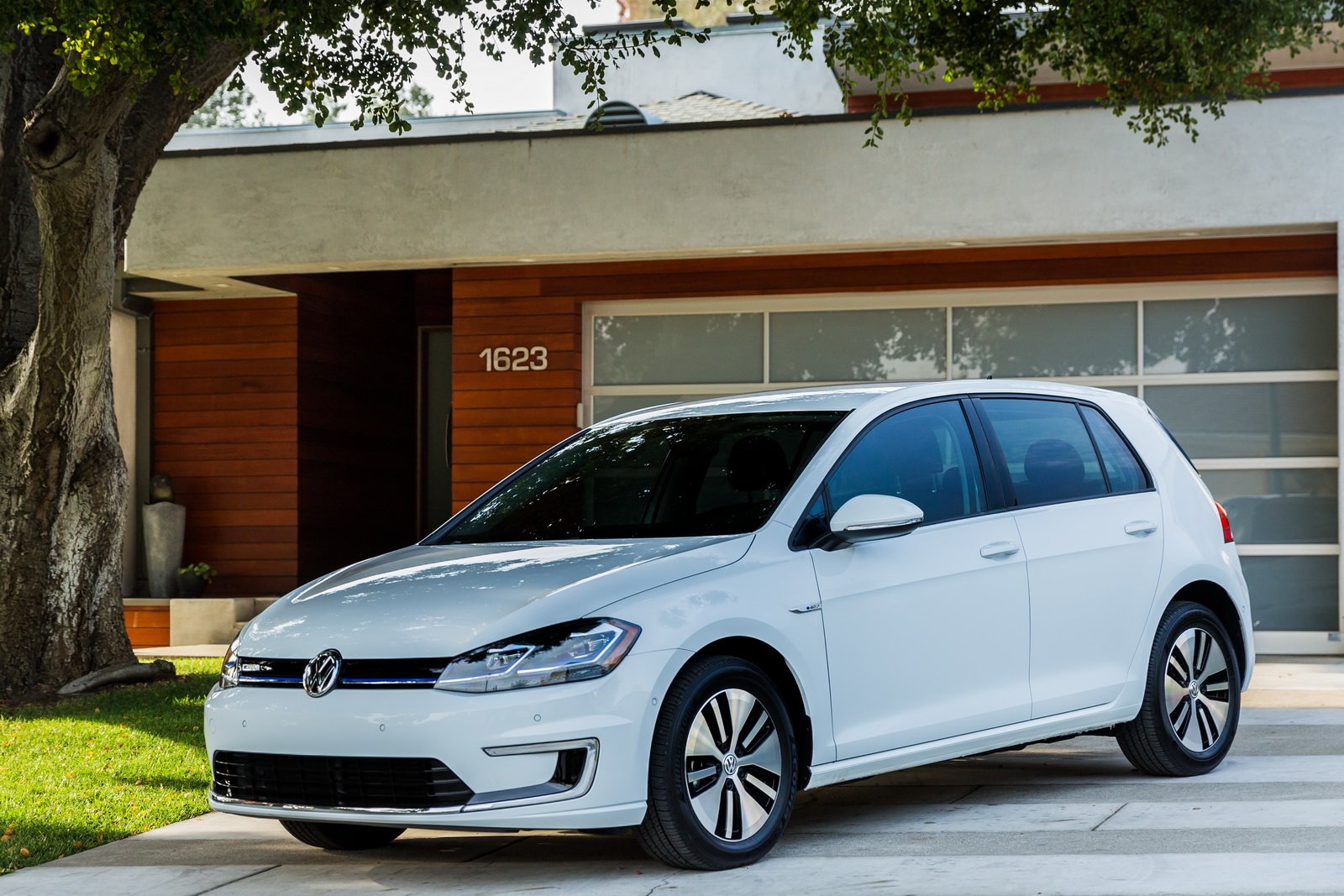 Nuova Volkswagen elettrica e Golf 2017