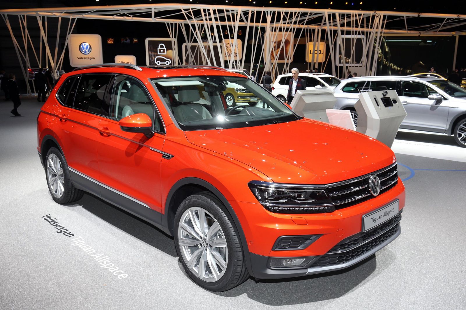 Nuovo Suv VW Tiguan Allspace 2017 al Salone di Ginevra