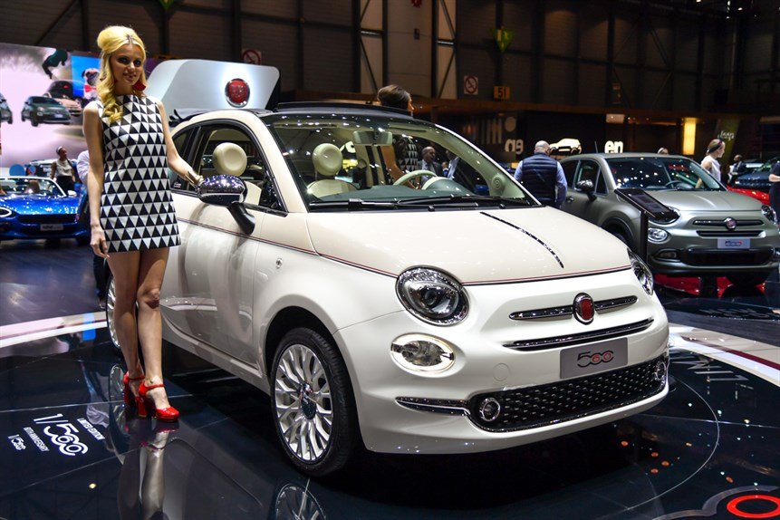 Ragazze al Salone di Ginevra 2017 stand FIAT