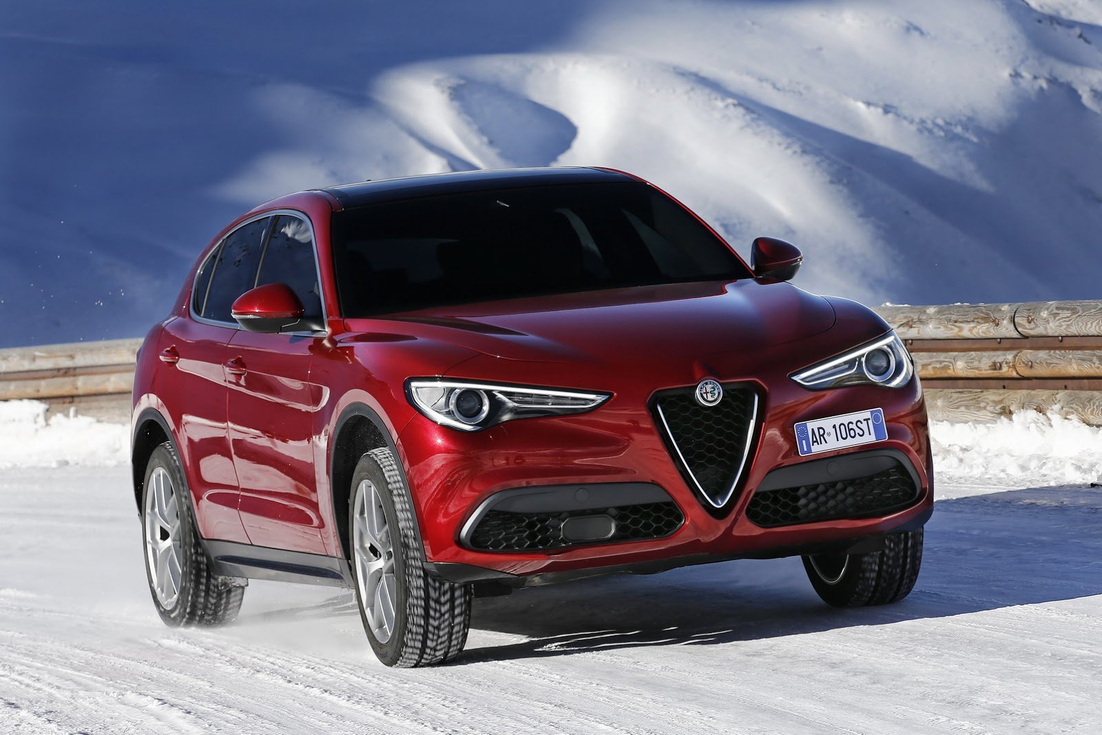 Nuovi motori Alfa Romeo Stelvio 2017