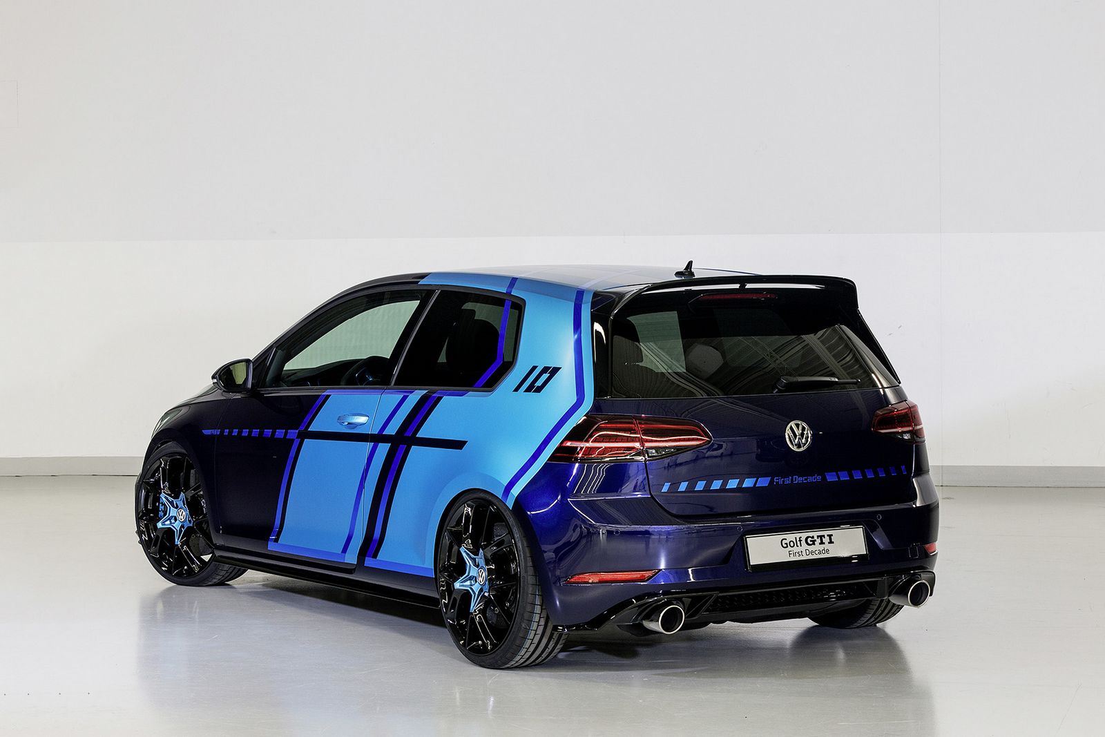 Foto Volkswagen Golf GTI First Decade Hybrid Concept 2017