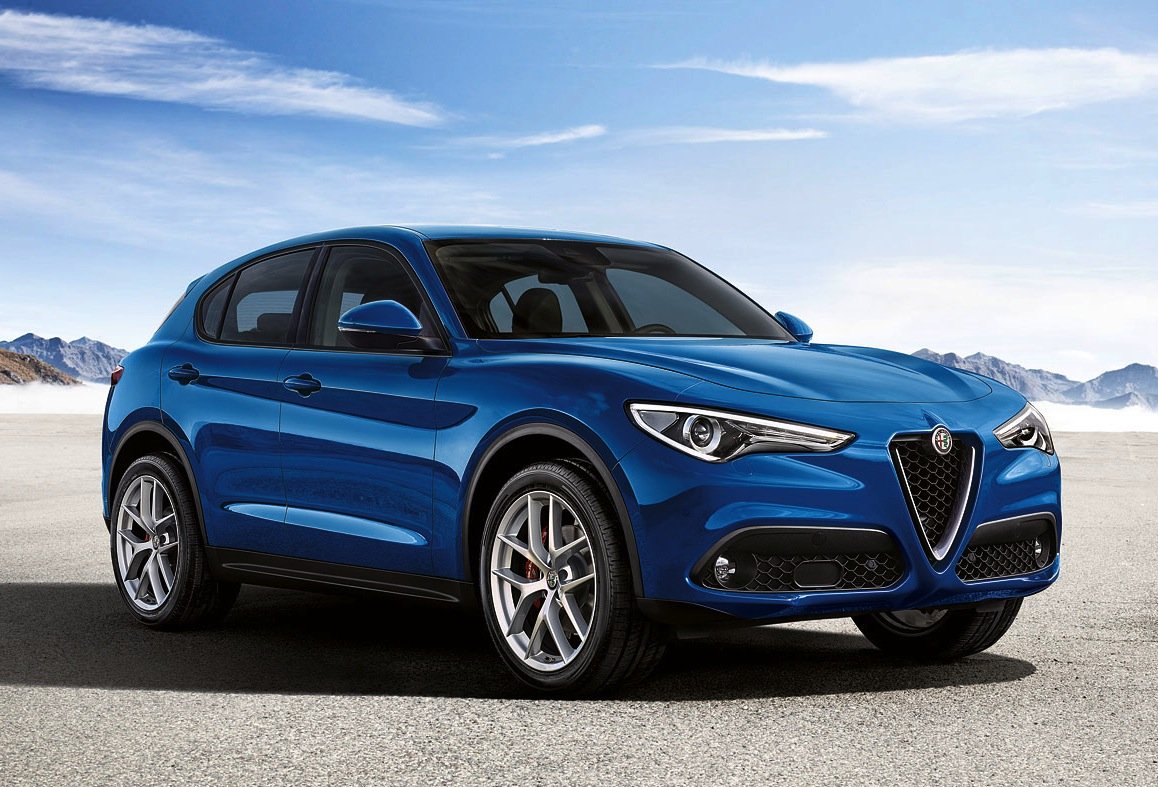 Nuova Alfa Romeo Stelvio a trazione integrale blu misano