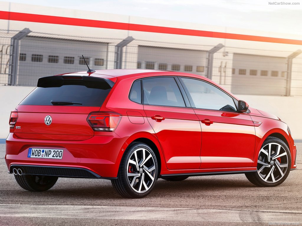 Fiancata e Posteriore nuova Volkswagen Polo GTI