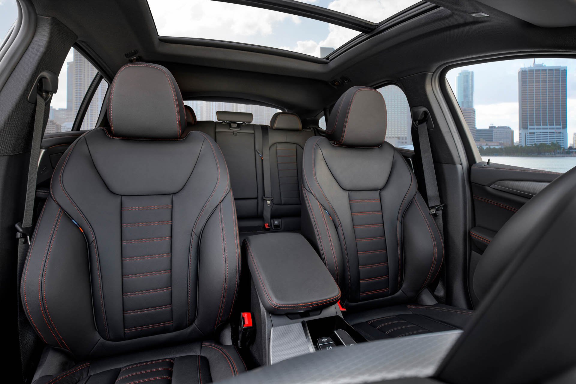 Foto abitacolo e sedili nuova BMW X4 2018