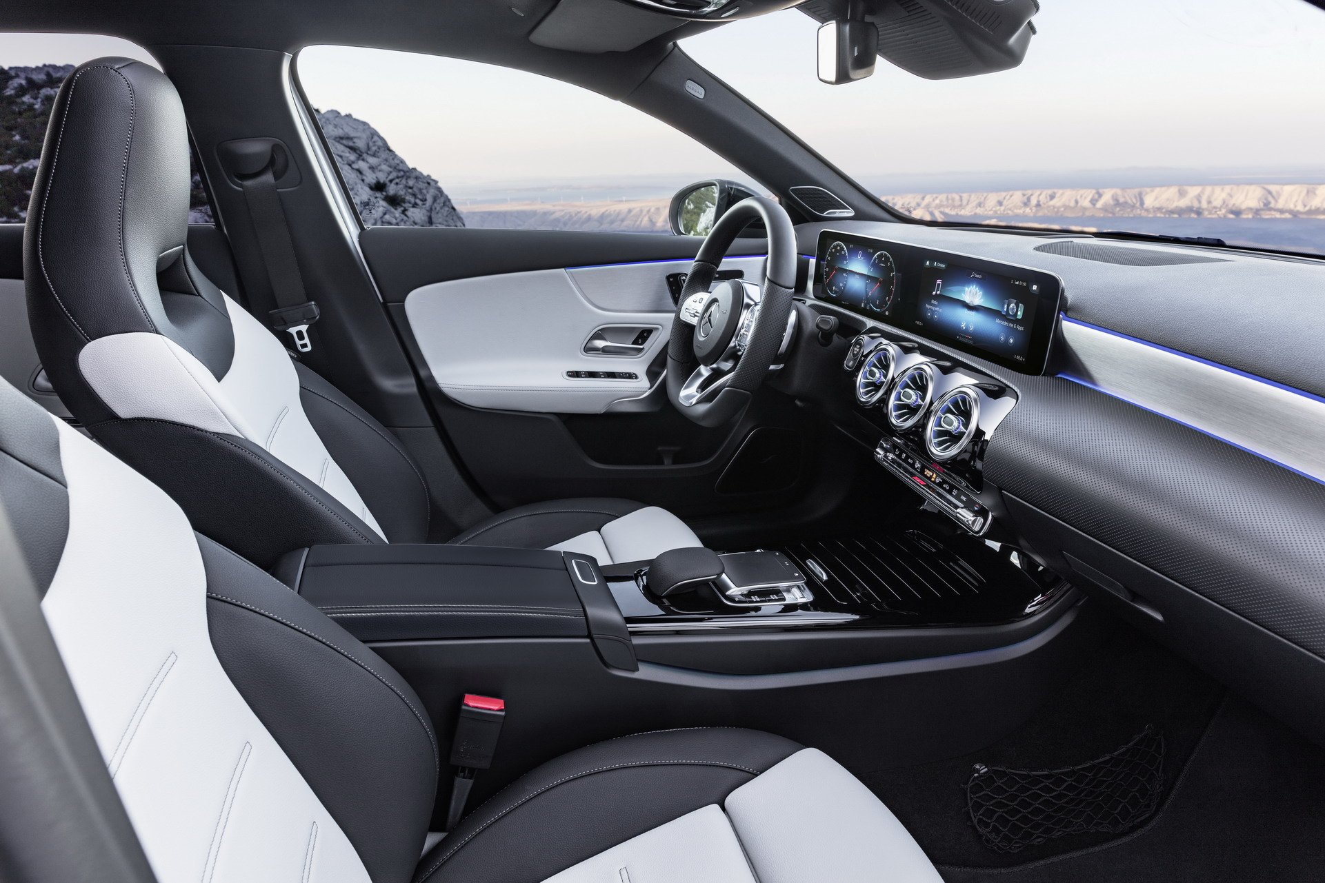 Sedili e abitacolo Mercedes classe A 2018