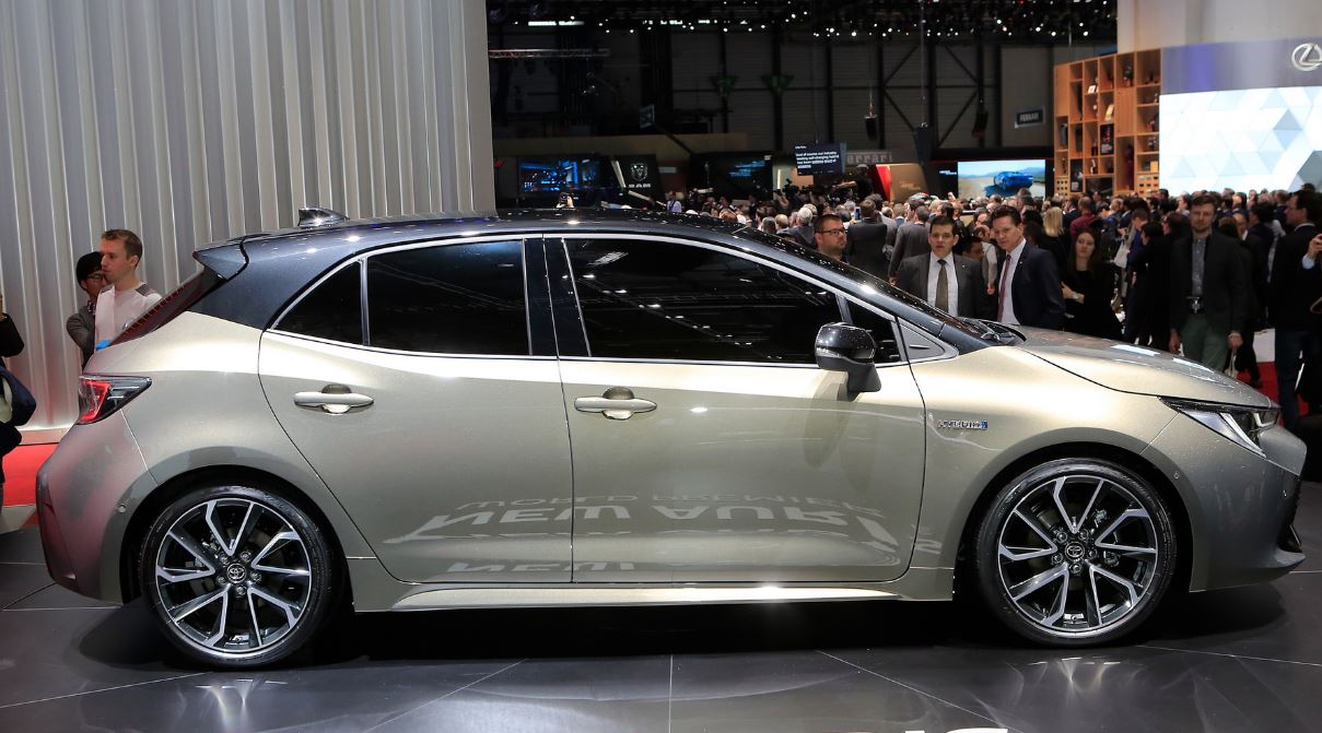 Fiancata nuova Toyota Auris Hybrid al Salone di Ginevra 2018