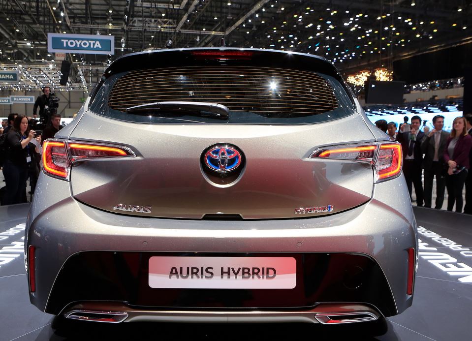 Posteriore nuova Toyota Auris Hybrid al Salone di Ginevra 2018
