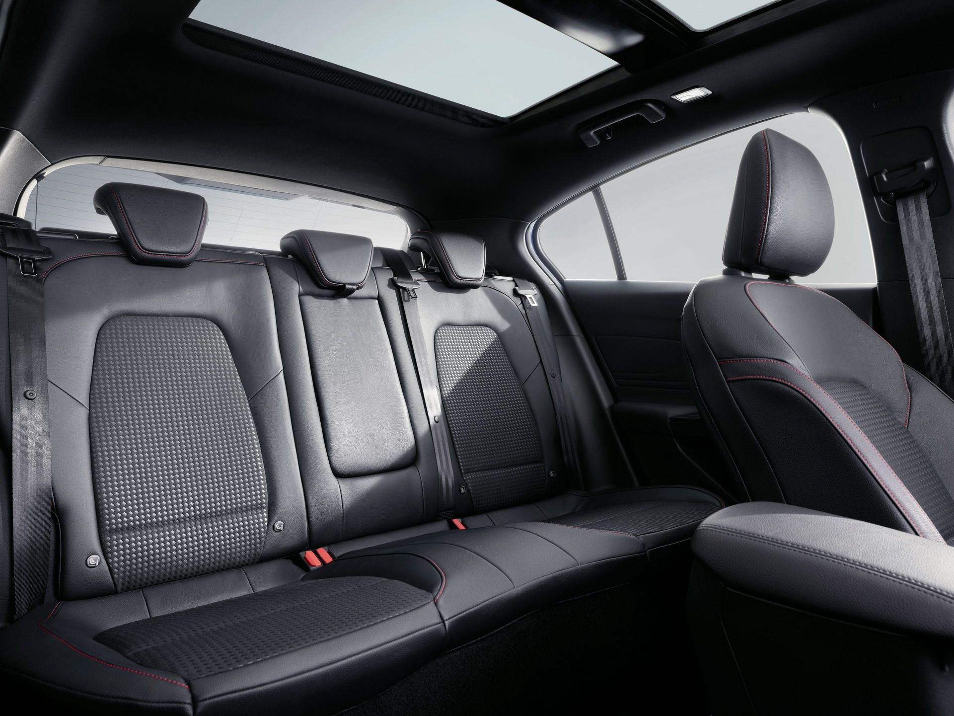 Abitacolo e sedili posteriori nuova Ford Focus ST line