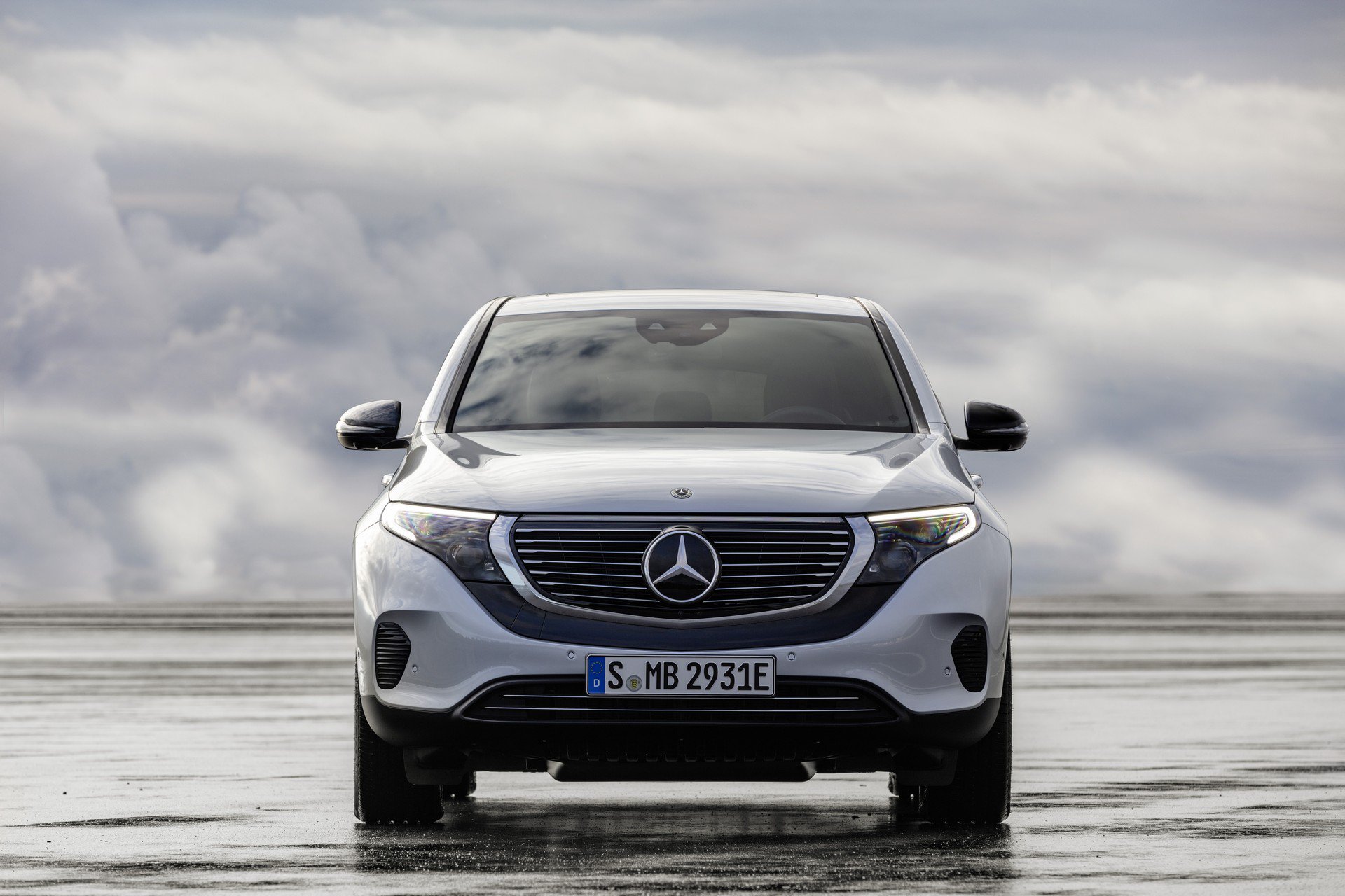 Frontale Nuova Mercedes EQC elettrica 2019