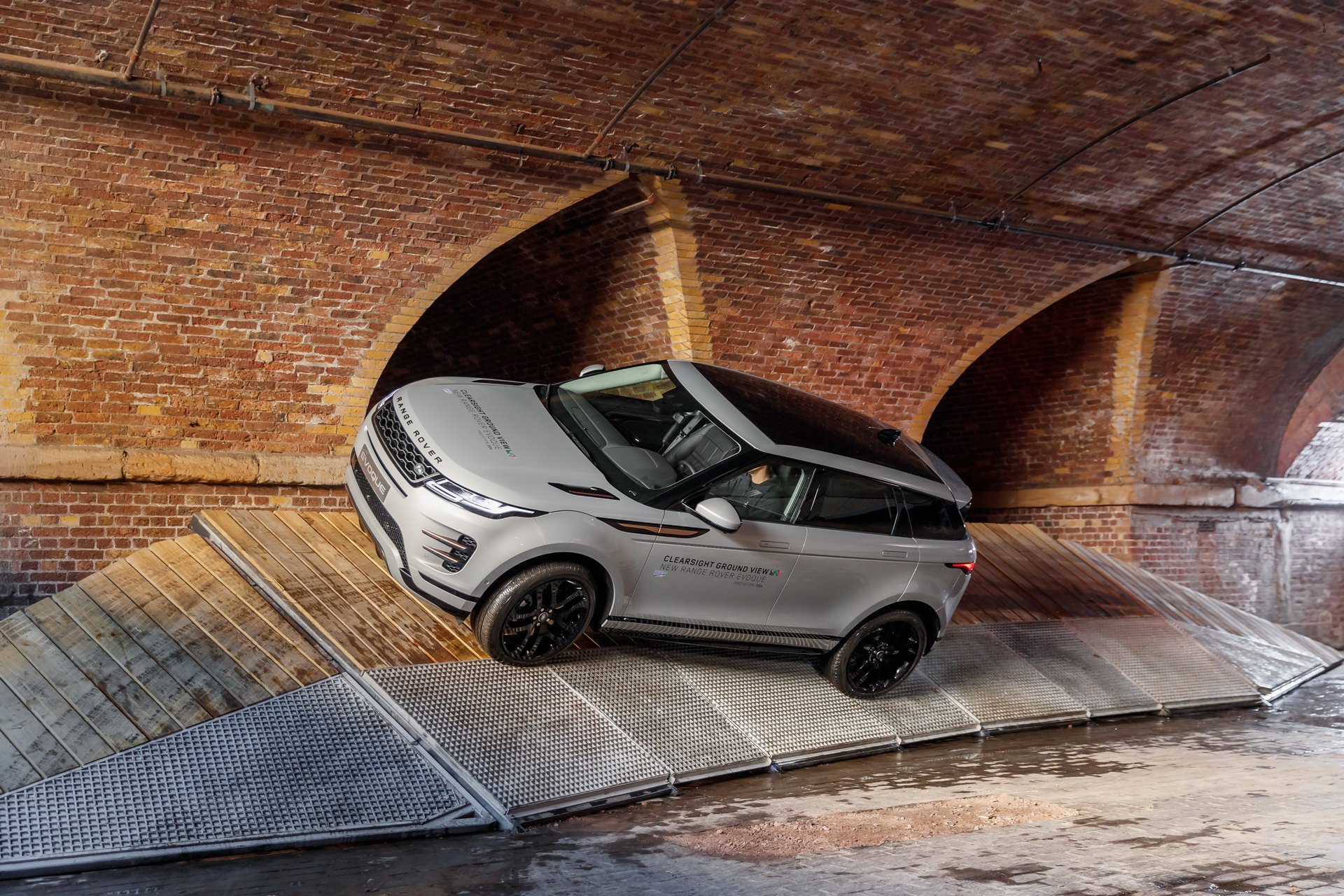 Immagini ufficiali nuova Range Rover Evoque 2019