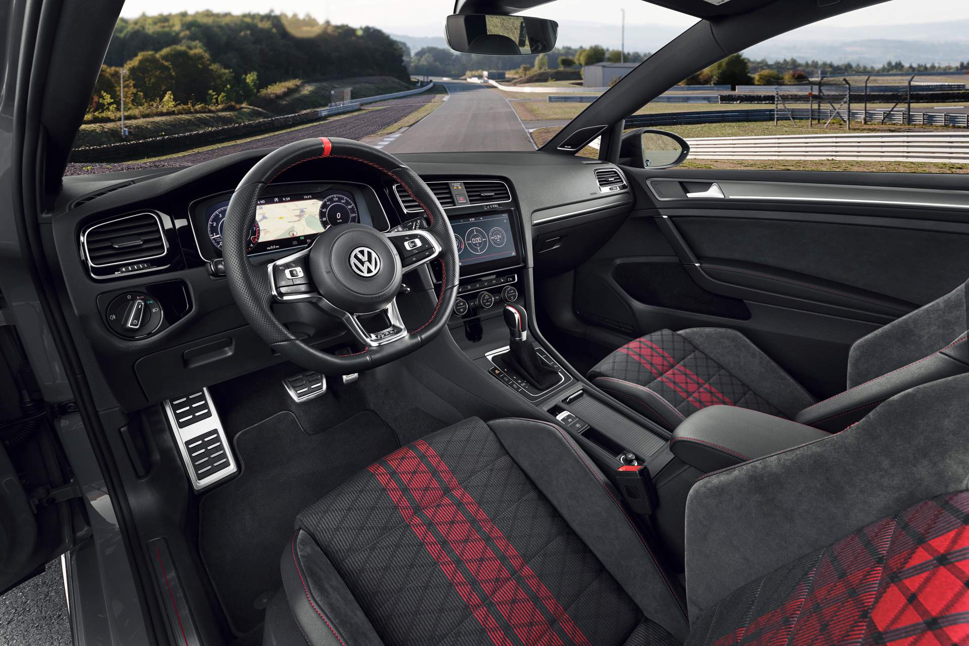 Foto interni nuova Golf GTI TCR 2019