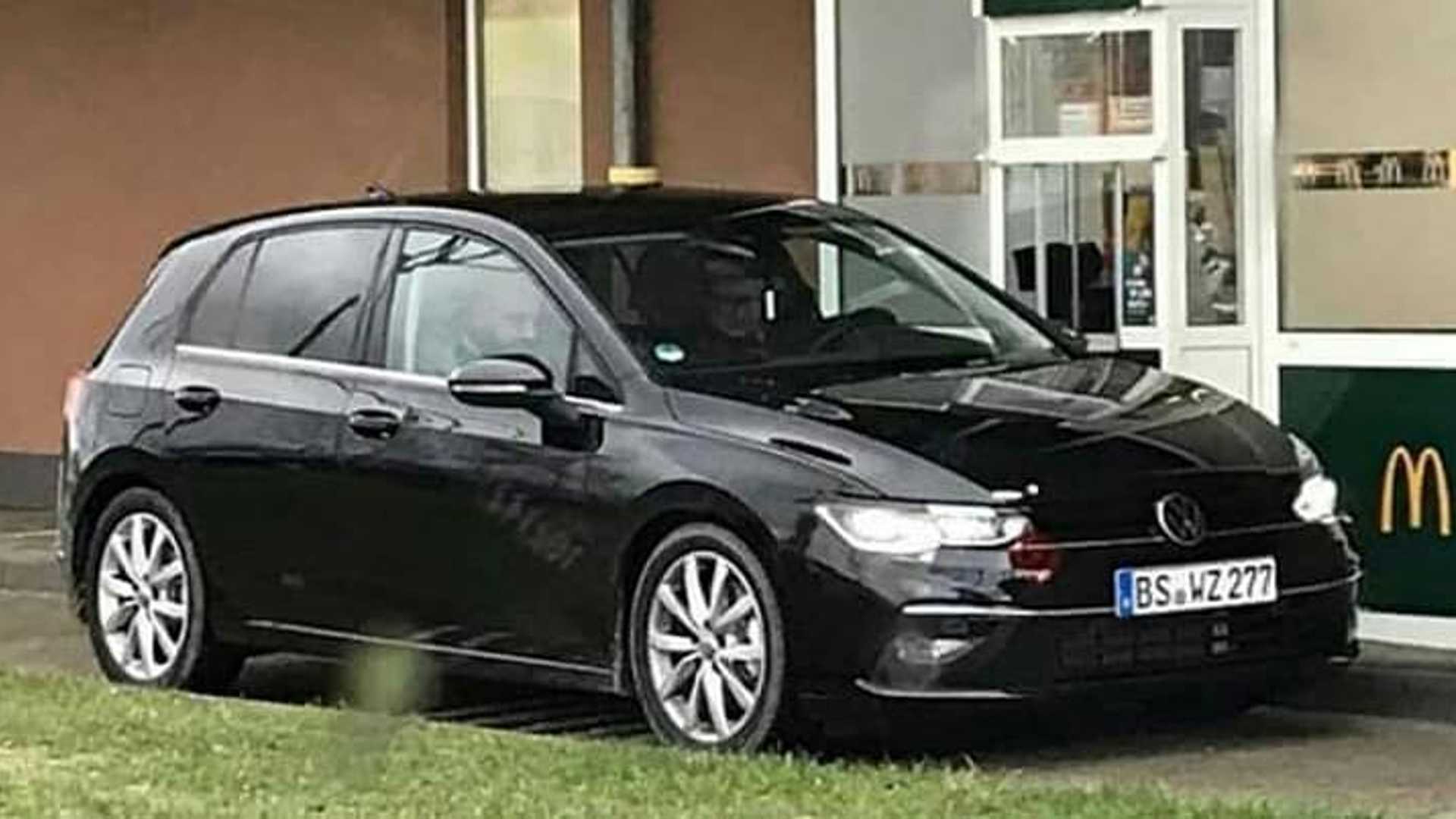 Foto spia nuova Volkswagen Golf 8
