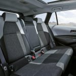 Immagine interni e sedili posteriori nuova Toyota Corolla 2019 Sports Wagon