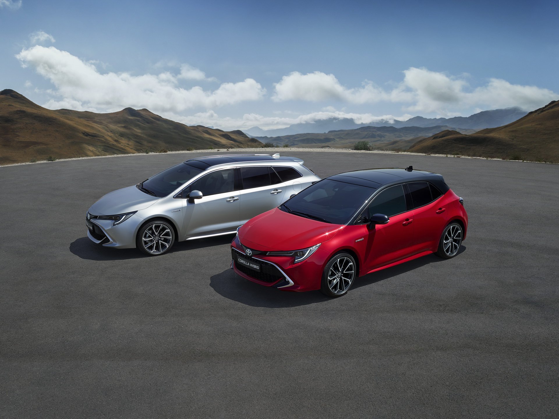 Nuove Toyota Corolla 2019 Berlina e Sports Wagon Ibride