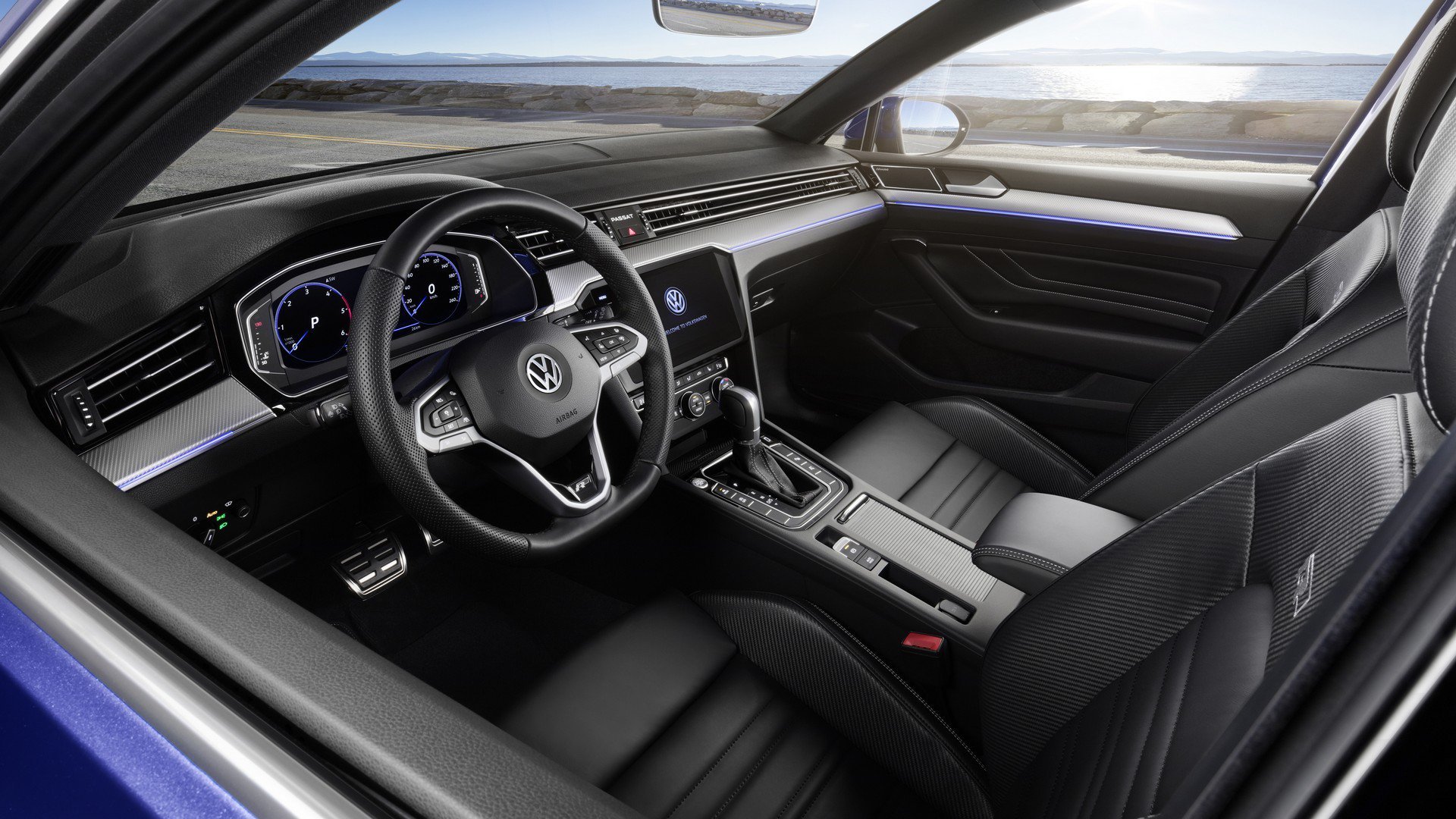 Foto abitacolo restyling nuova Volkswagen Passat 2019
