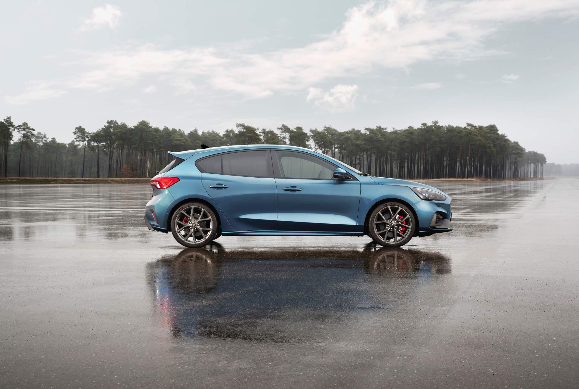 Immagine fiancata nuova Ford Focus ST