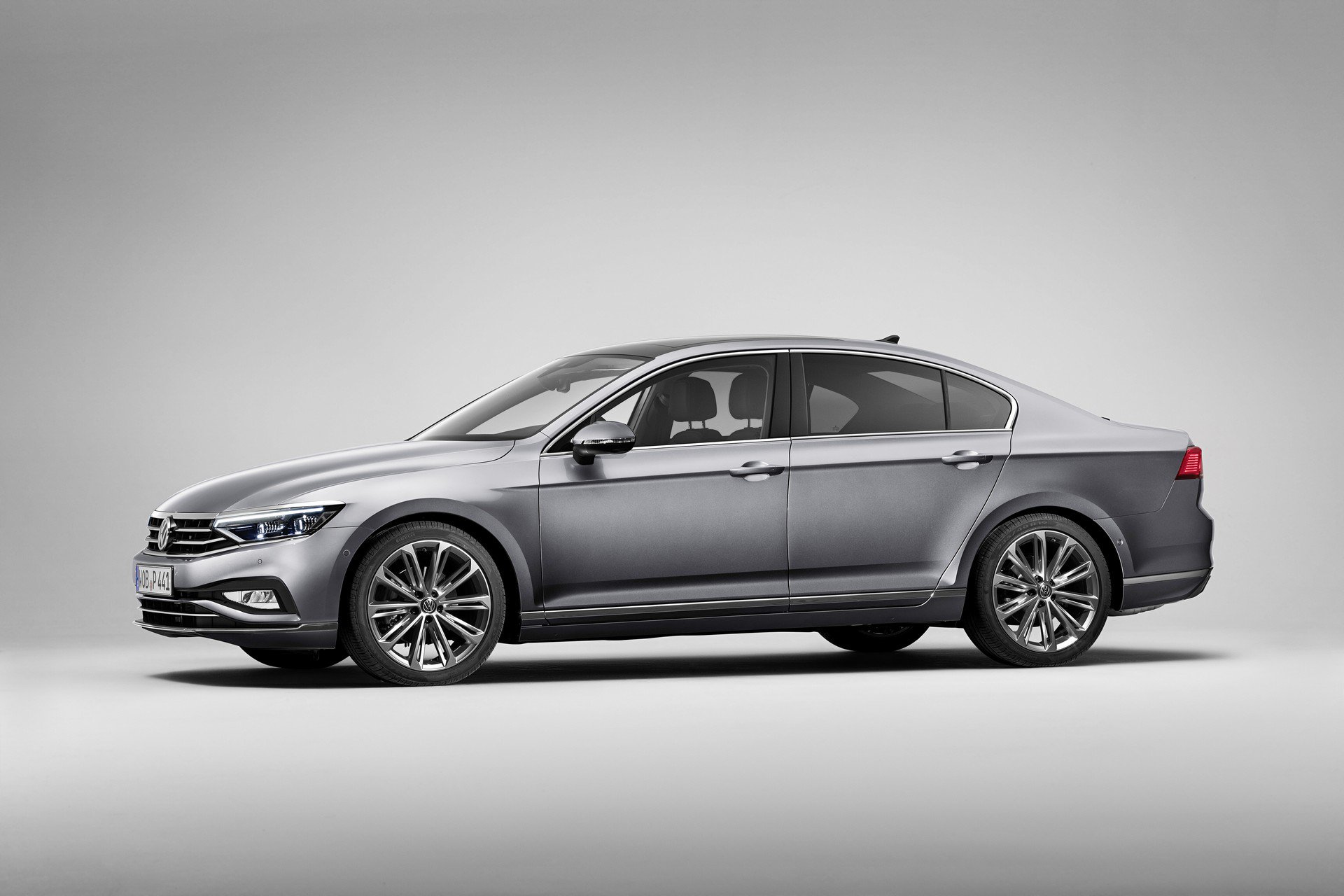 Immagine fiancata restyling nuova Volkswagen Passat 2019 berlina