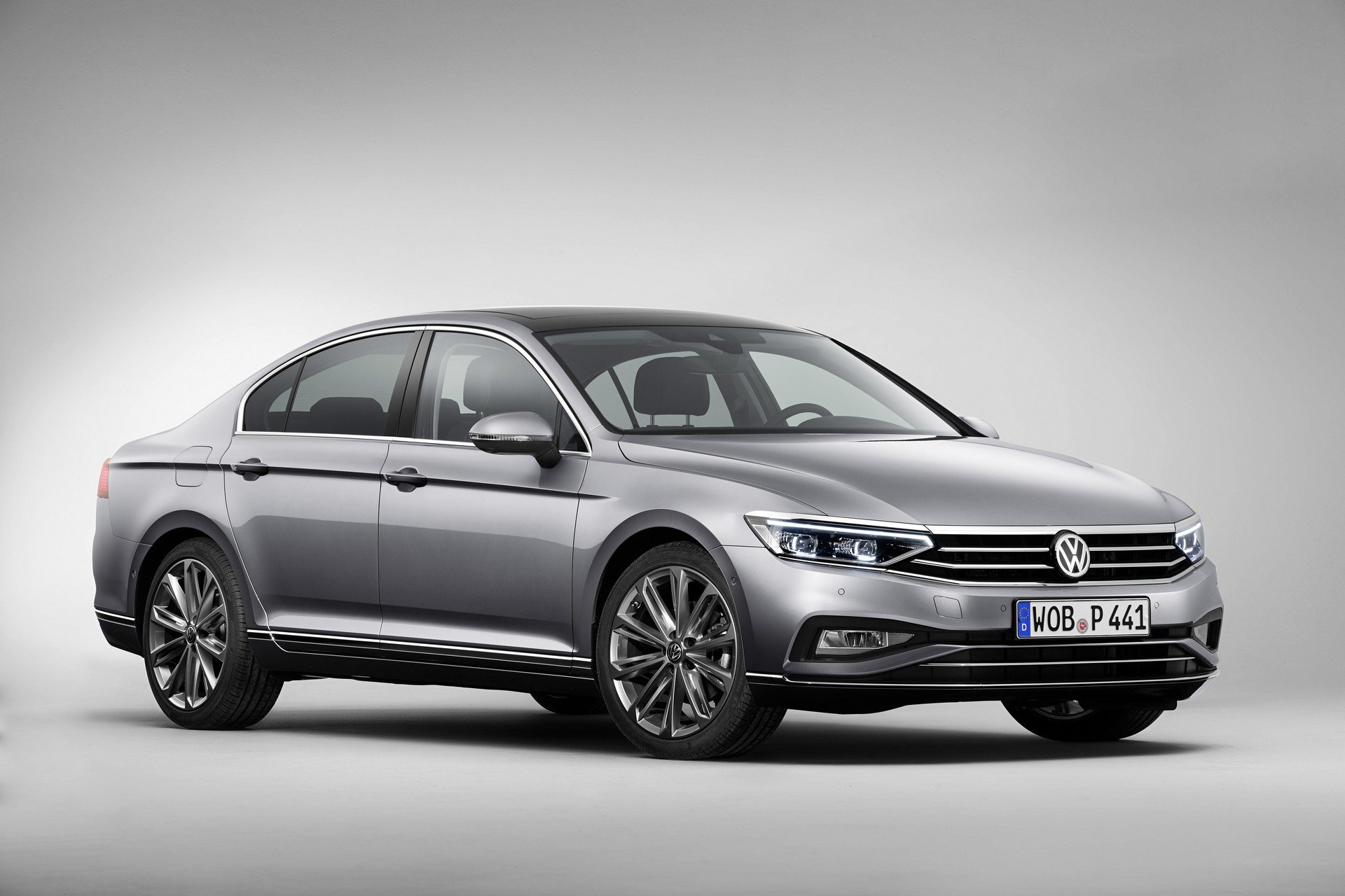 Immagine frontale restyling nuova Volkswagen Passat 2019 berlina