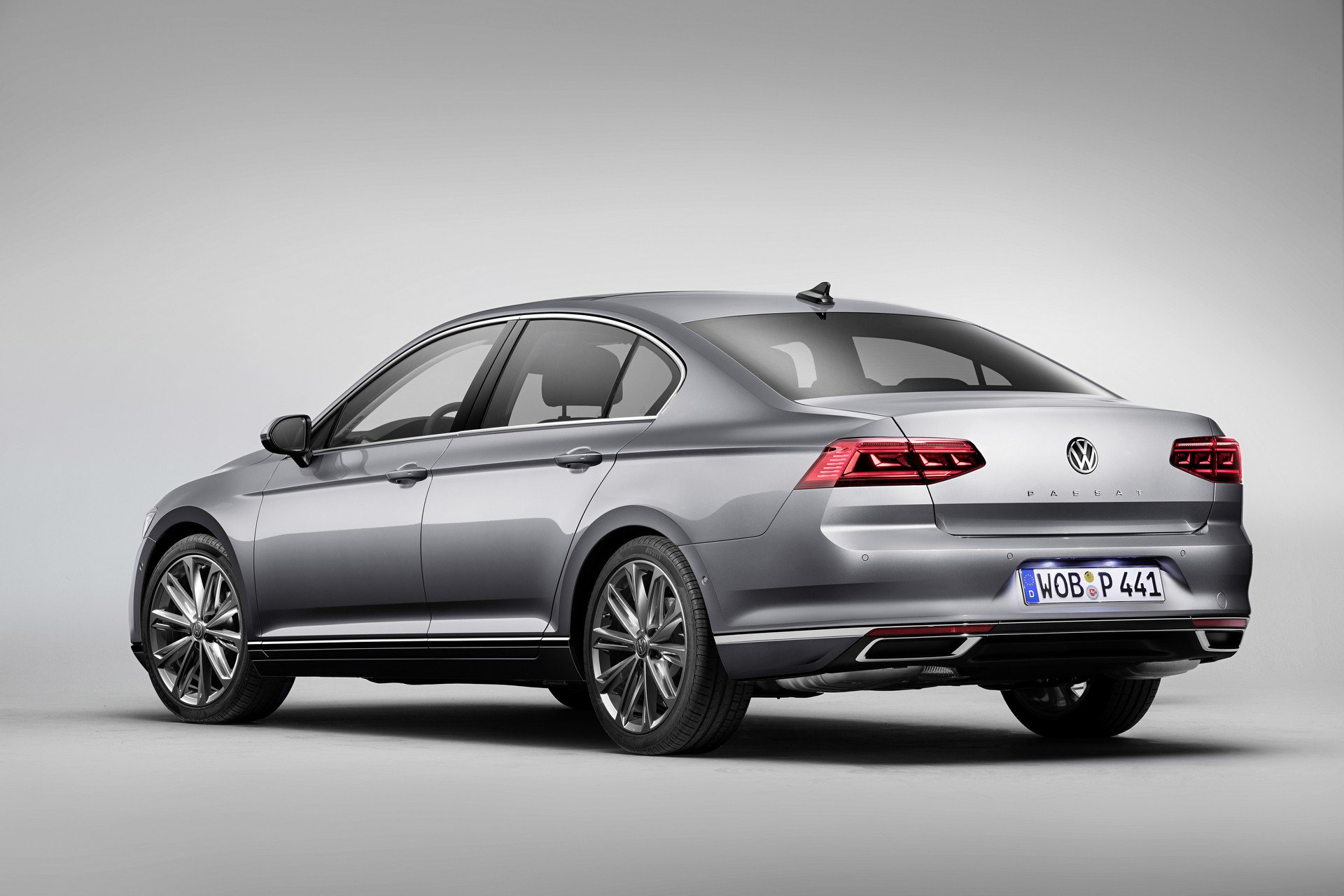 Immagine posteriore restyling nuova Volkswagen Passat 2019 berlina