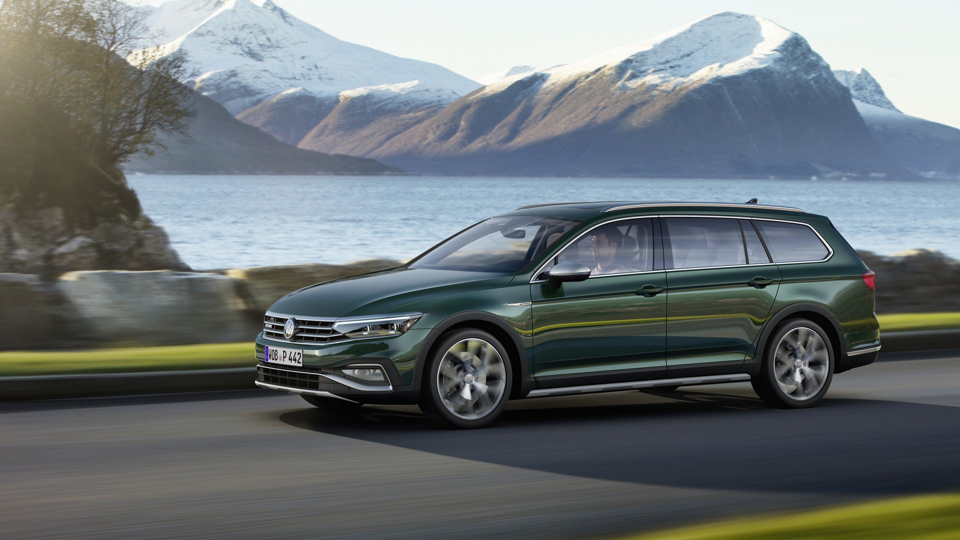 Nuovo colore verde bottiglia Volkswagen Passat 2019