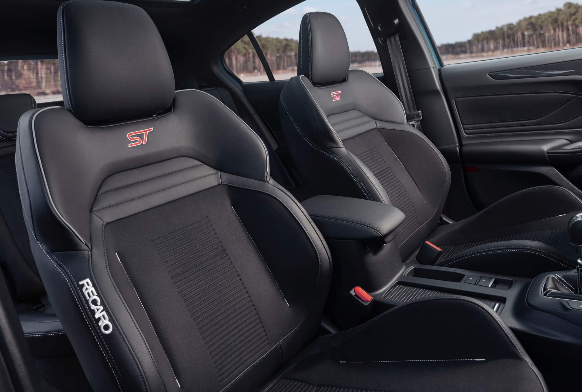 Sedili sportivi Recaro nuova Ford Focus ST