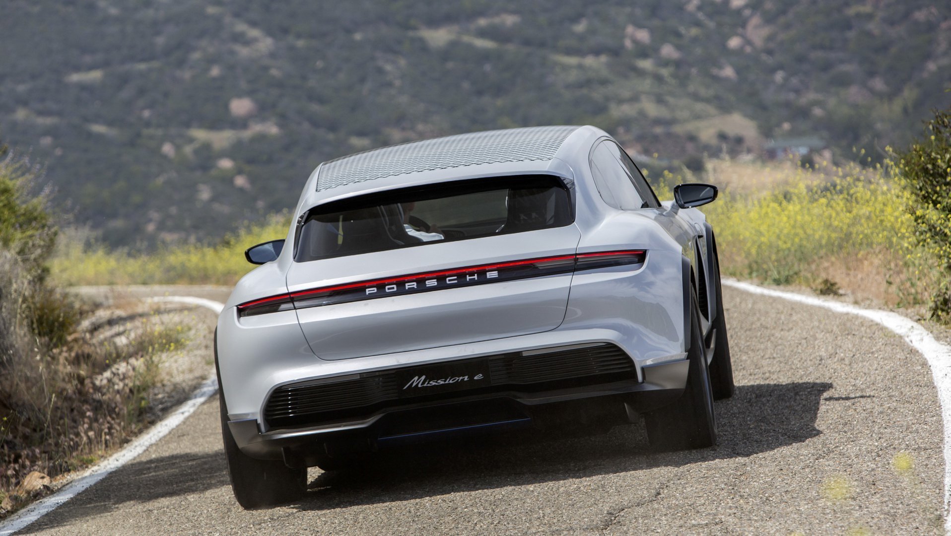 Concept Porsche Mission e futuro Taycan Cross Turismo