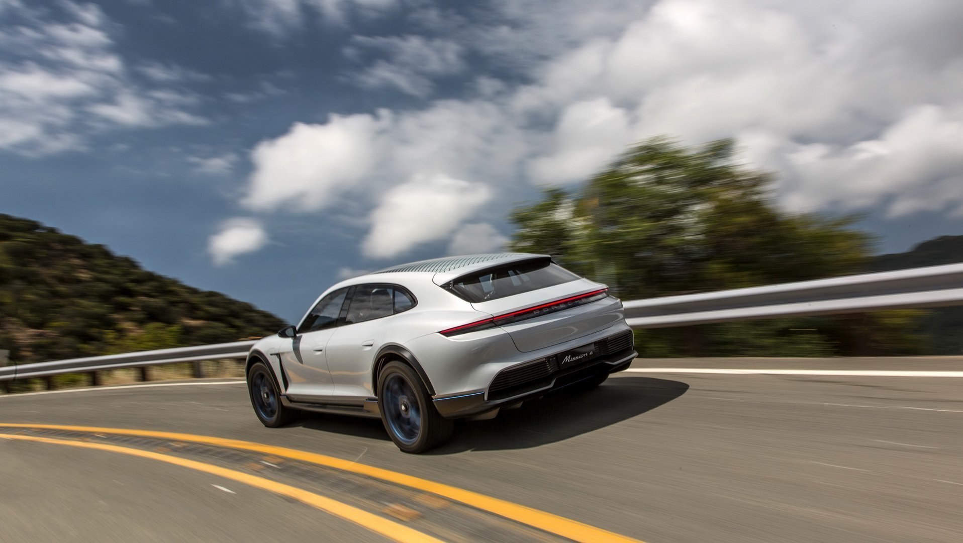 Immagine Concept Porsche Taycan Cross Turismo