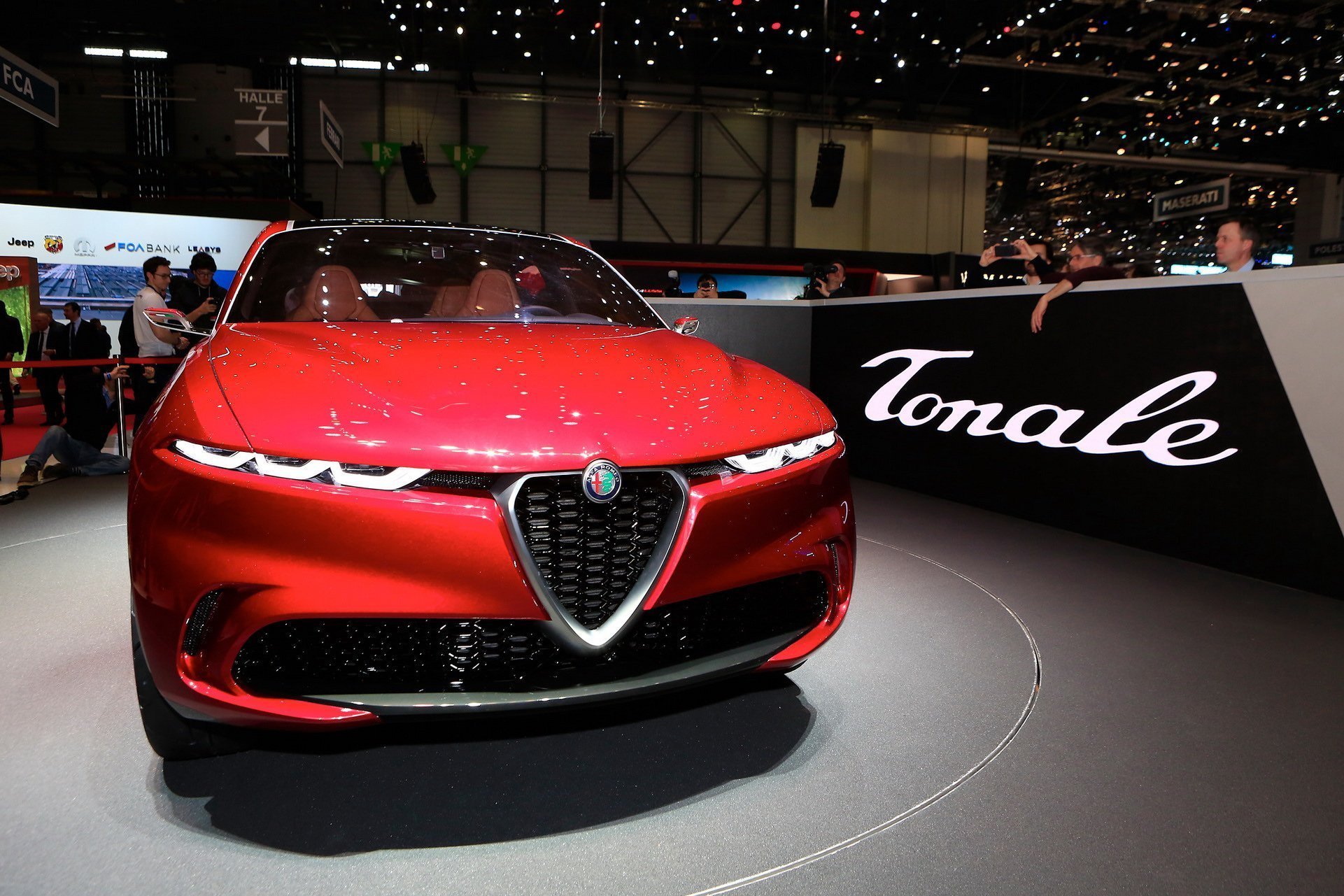 Immagine frontale nuova Alfa Romeo Tonale Concept al Salone di Ginevra 2019