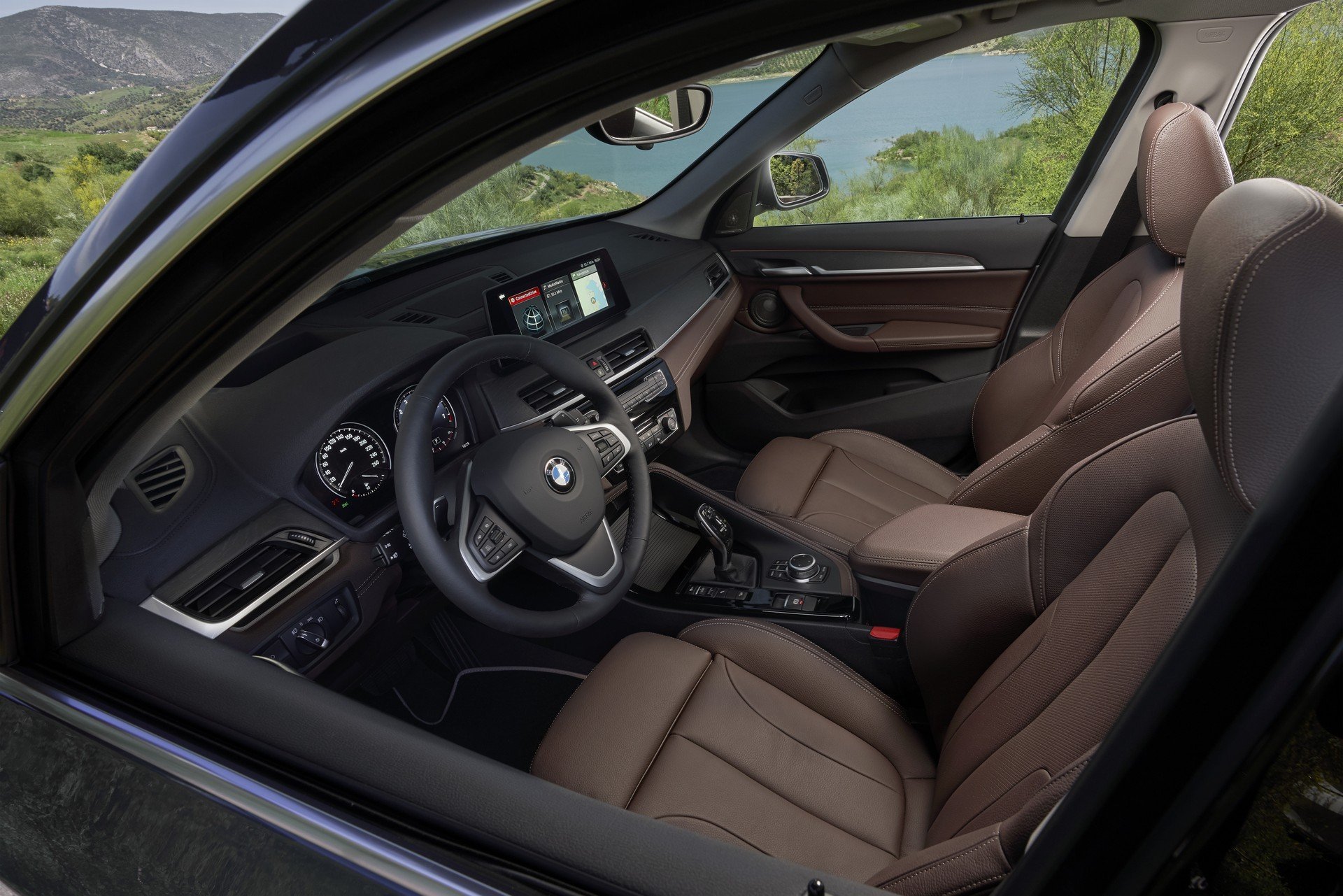 Foto abitacolo nuova BMW X1 2019