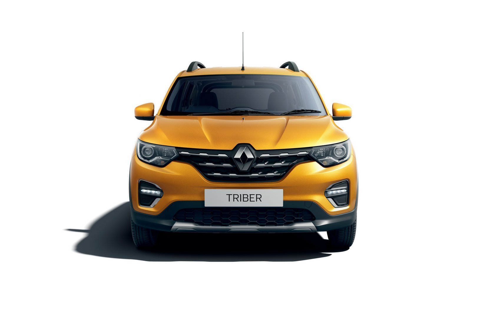 Immagine Frontale Renault Triber a sette posti