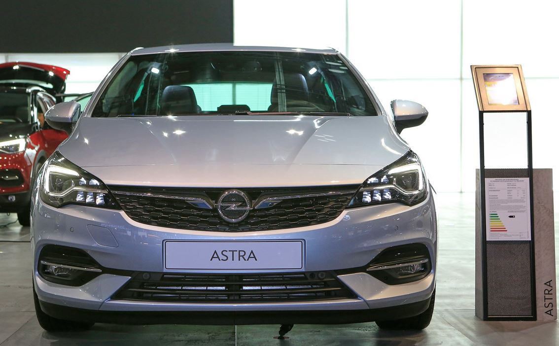 Opel Astra nuova calandra 2020
