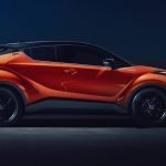 Immagine fiancata nuova Toyota C HR restyling 2020 con nuovo motore ibrido