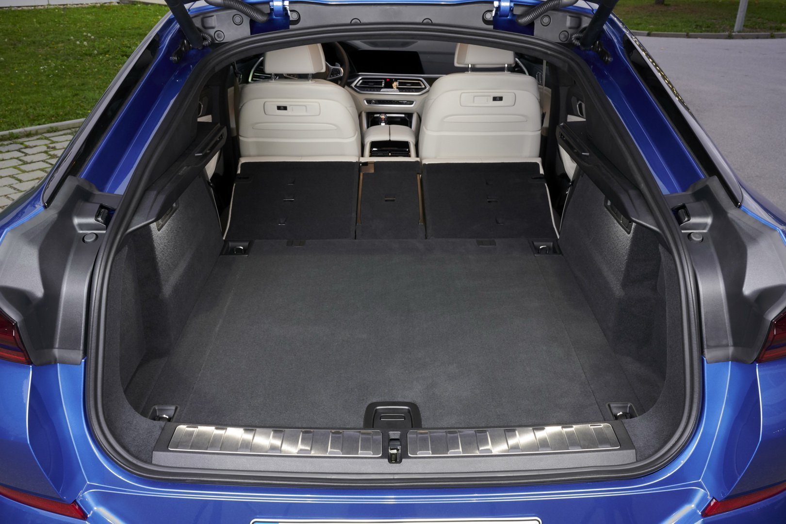 Bagagliaio con sedile posteriore abbattuto BMW X6