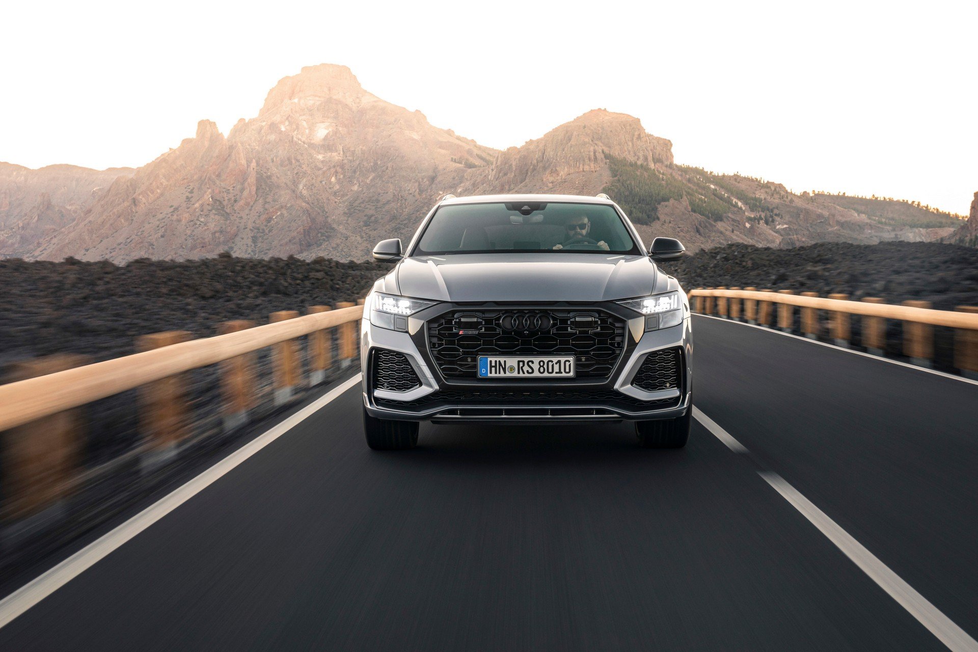 Immagine frontale nuova Audi RS Q82020