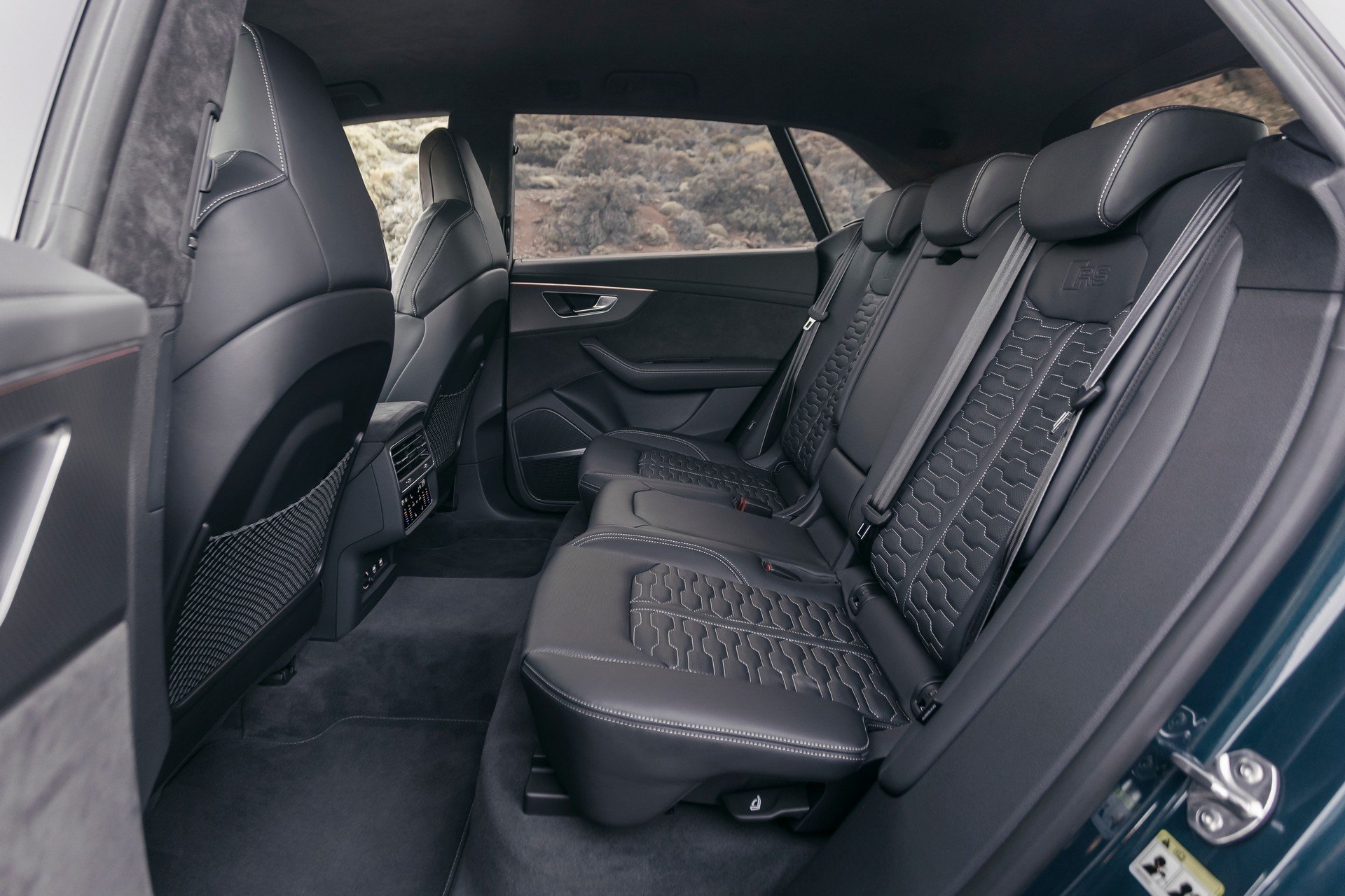 Interni e sedili posteriori nuovo suv Audi RS Q8 2020