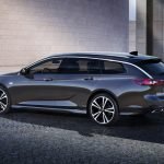 Fiancata nuova Opel Insignia station wagon 2020