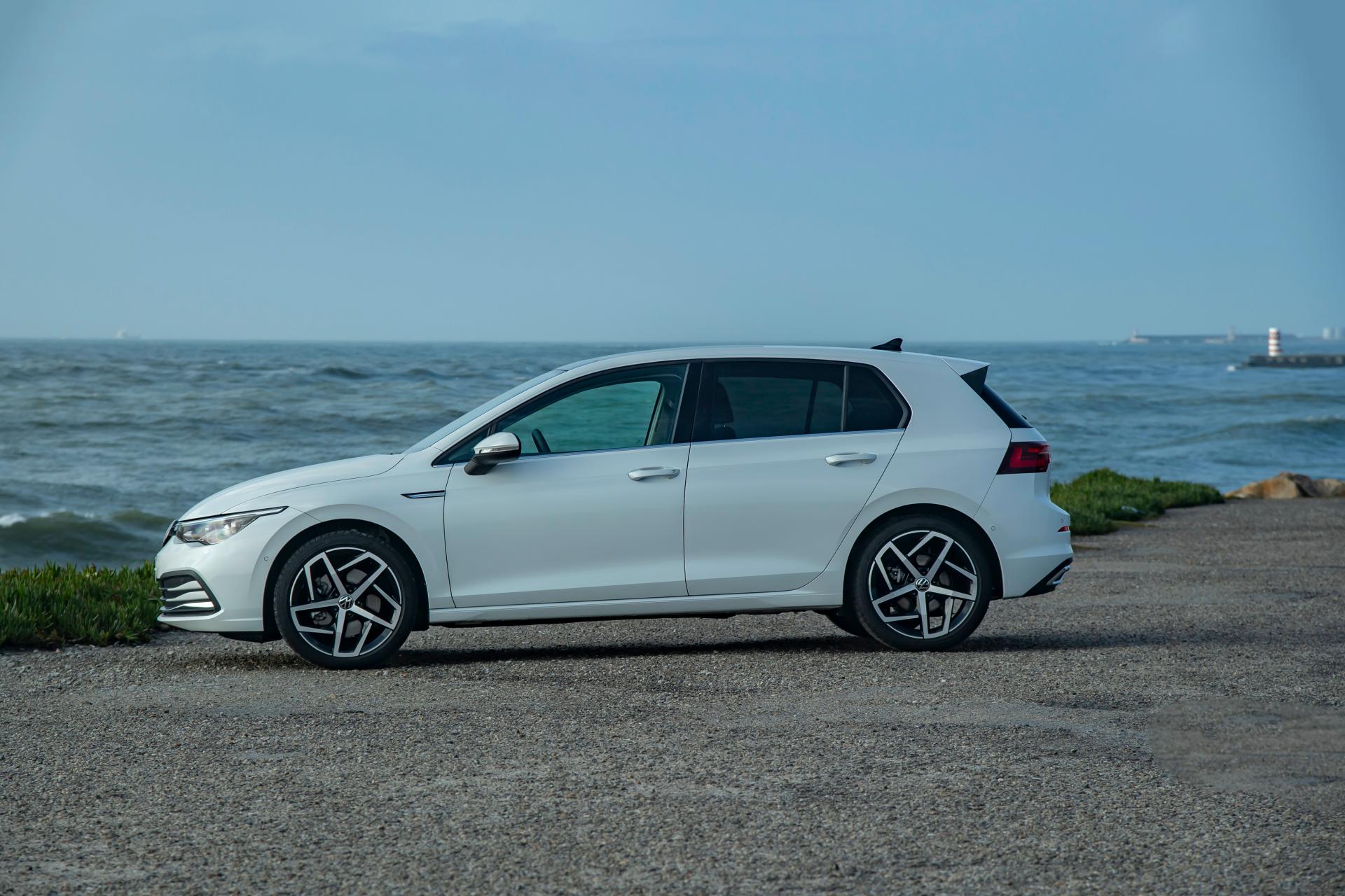 Fiancata nuova Volkswagen Golf 8