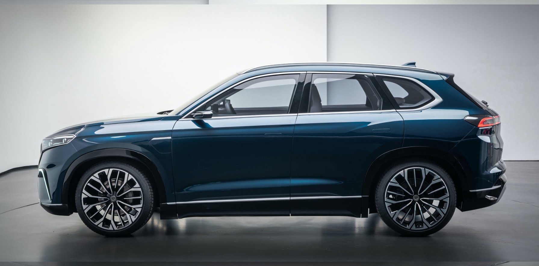 Immagine fiancata nuovo Suv compatto elettrico TOGG 2022