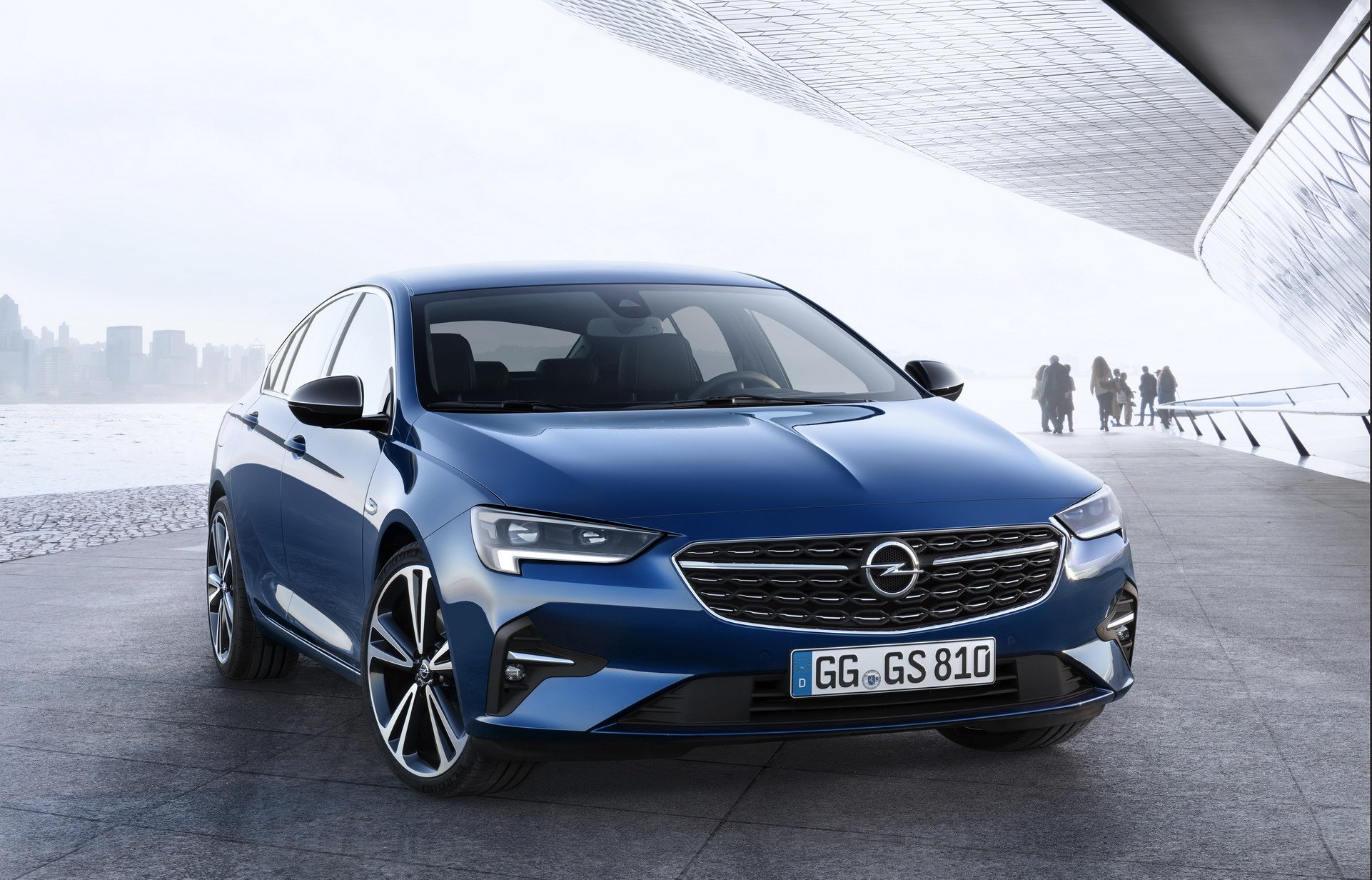 Immagine frontale nuova Opel Insignia 2020 berlina