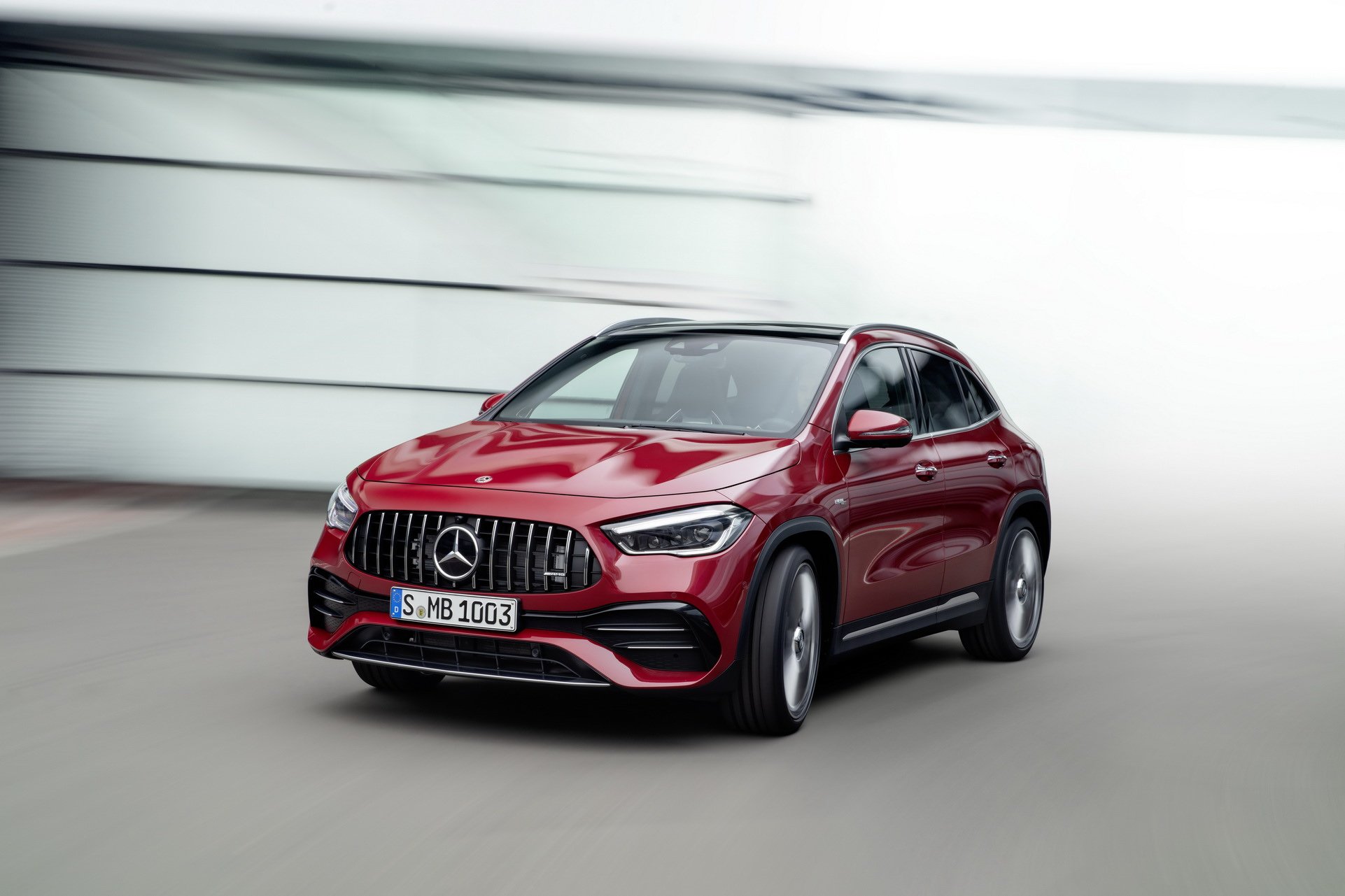 Nuova Mercedes AMG GLA 35 4Matic 2020 da 306 cv