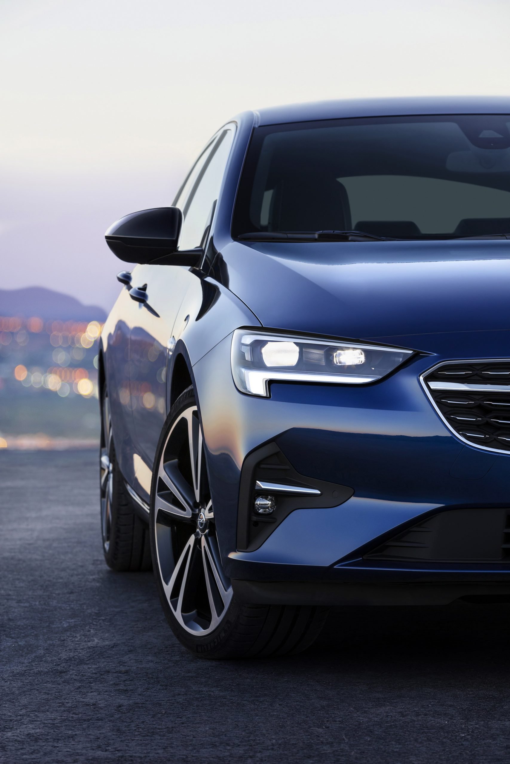 Nuovi fari a Led Opel Insignia 2020 restyling