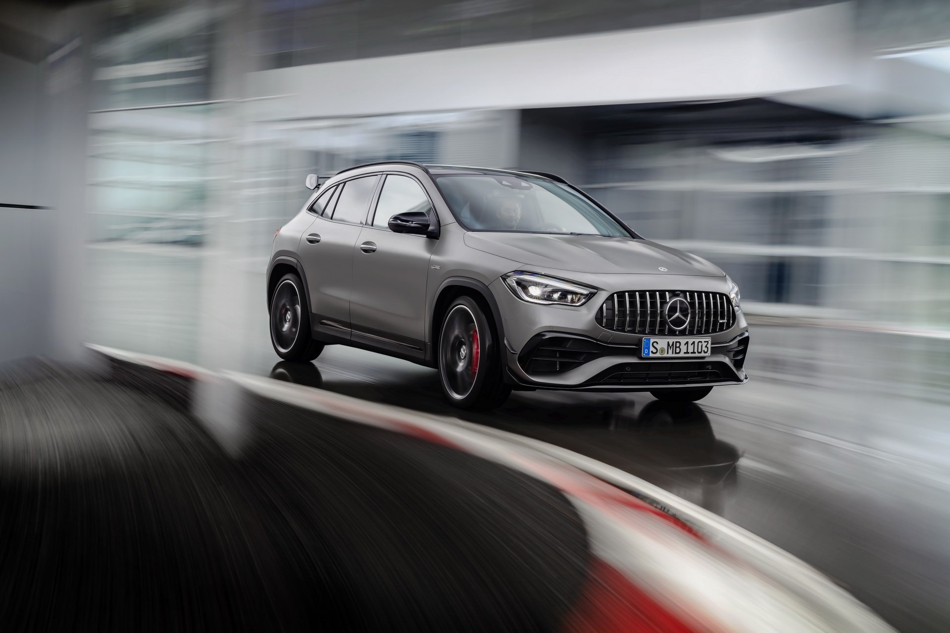 Foto nuova Mercedes AMG GLA 45 2020