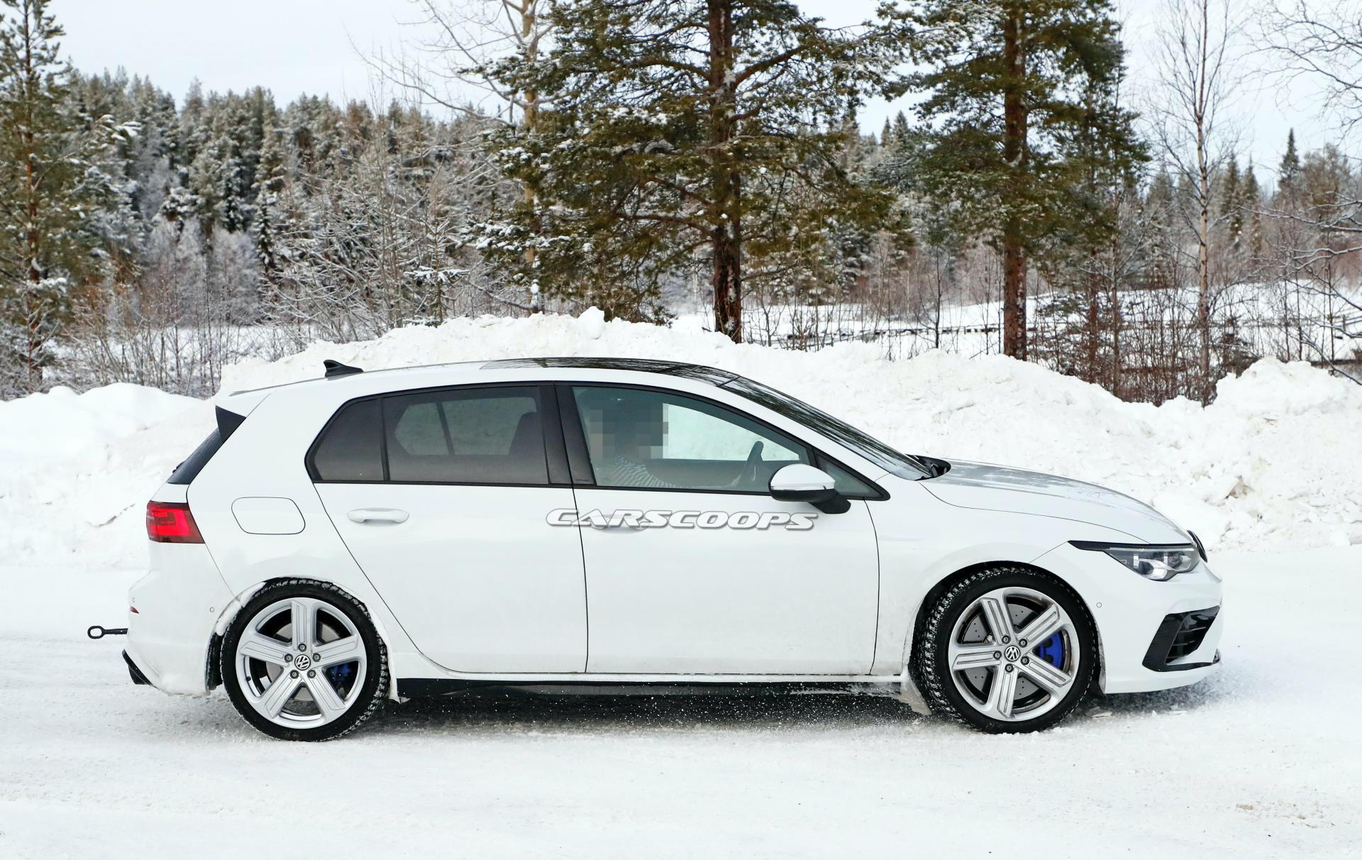 Foto spia fiancata Nuova Volkswagen Golf R 2020