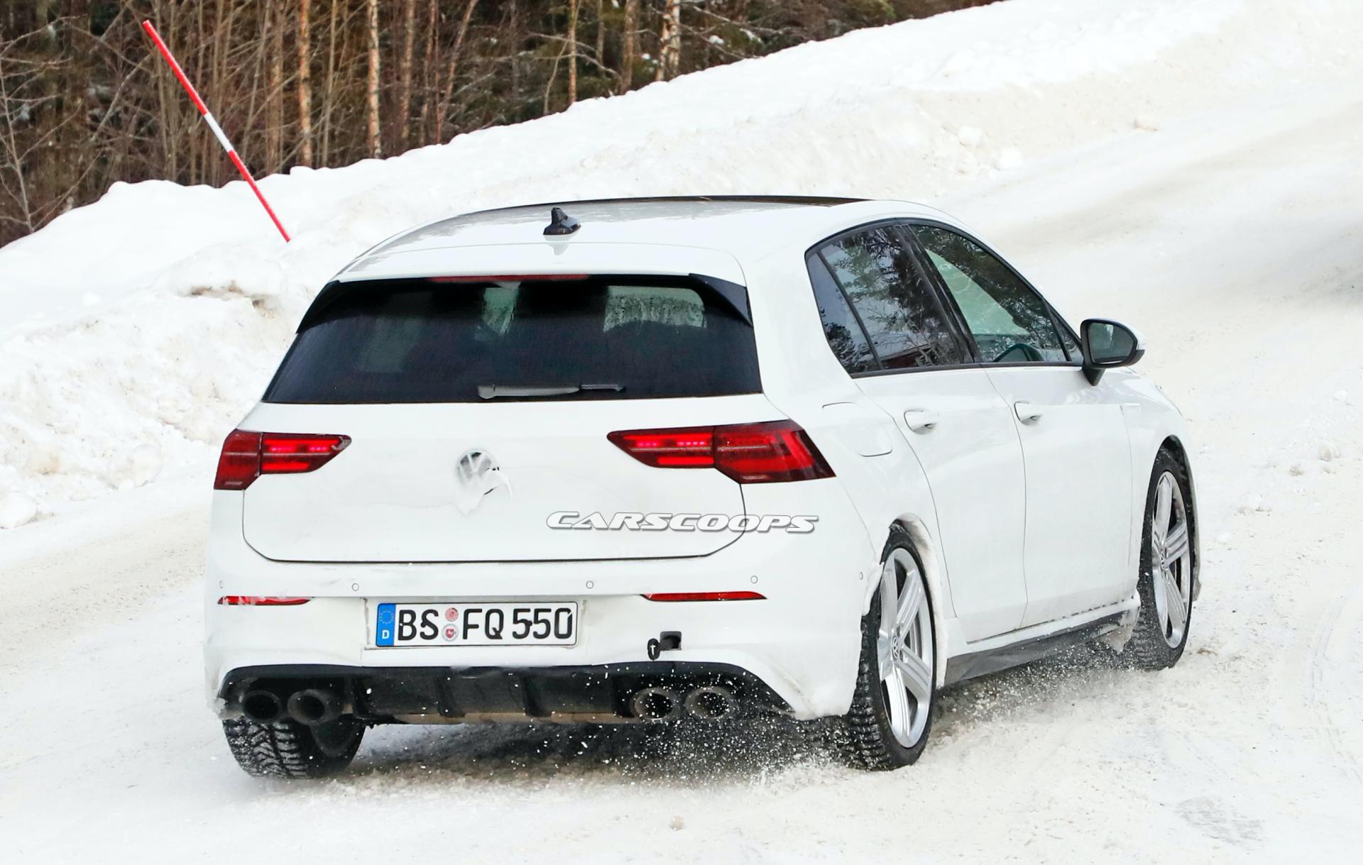 Foto spia posteriore Volkswagen Golf R 2020