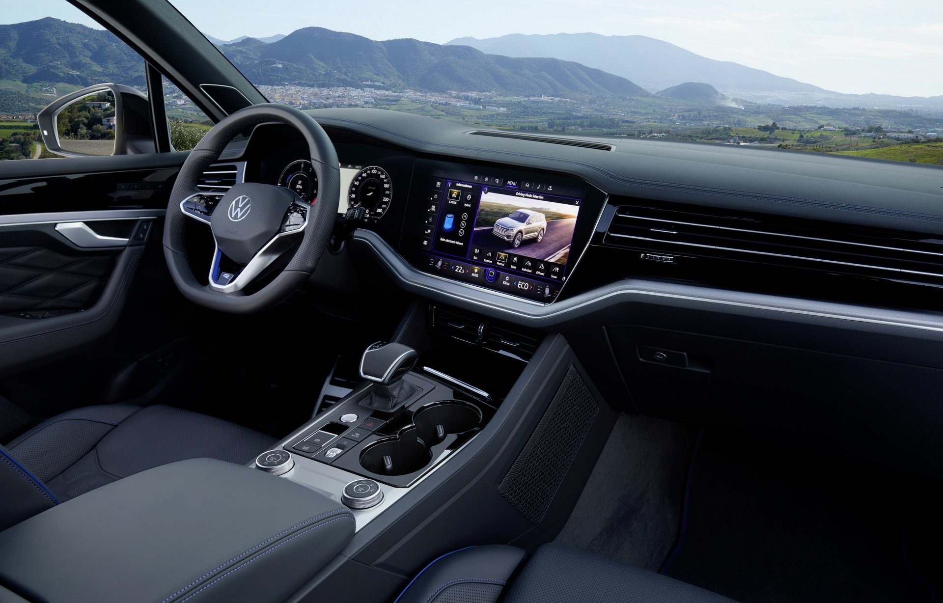 Immagine interni nuova Volkswagen Touareg R Ibrida